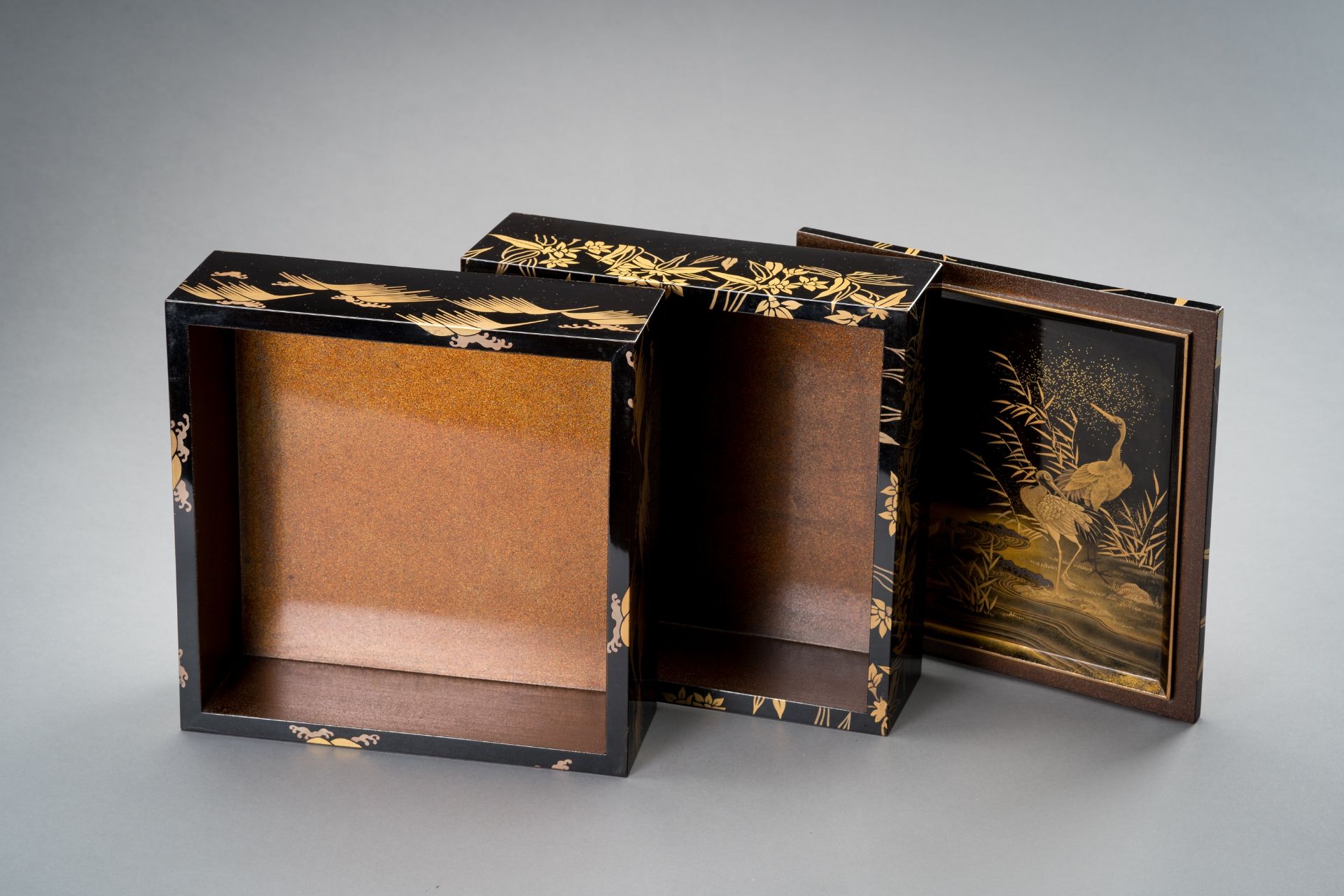 A LACQUER BOX AND COVER WITH FLOWERS, EARLY TAISHO - Bild 7 aus 7