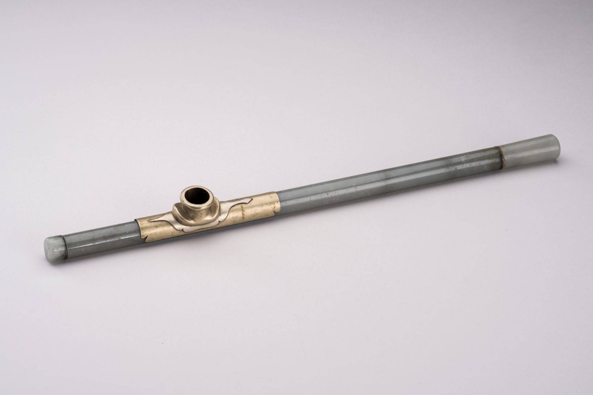 A JADE OPIUM PIPE, c. 1920s