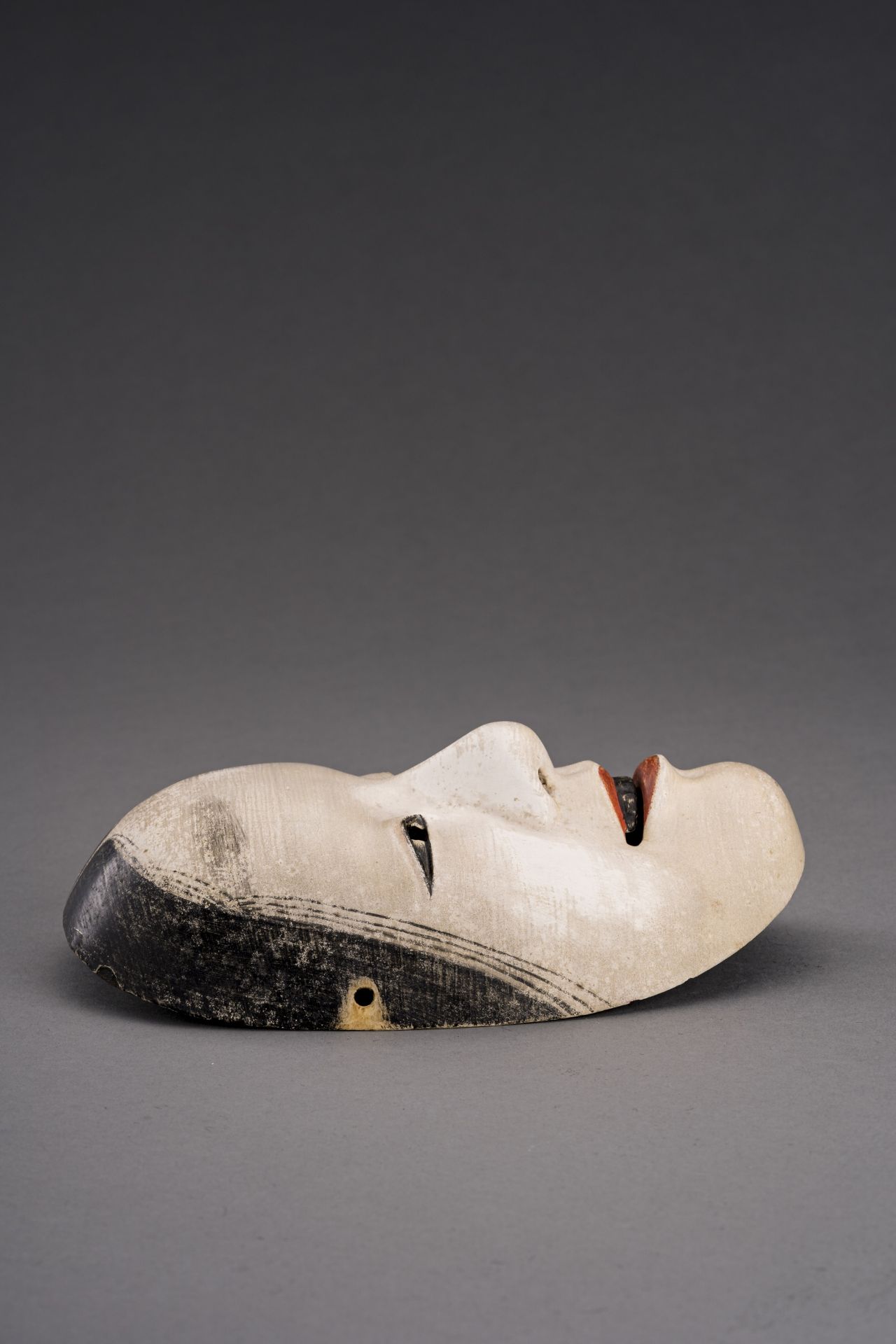 A NOH MASK OF A YOUNG WOMAN, KO-OMOTE - Bild 6 aus 7