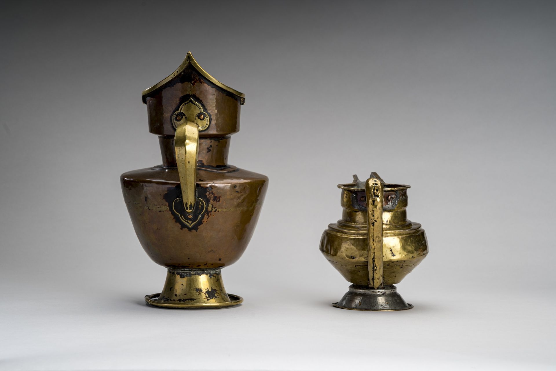 A PARCEL-GILT COPPER 'MONK'S CAP' EWER AND A BRASS EWER, 19th CENTURY - Image 5 of 7