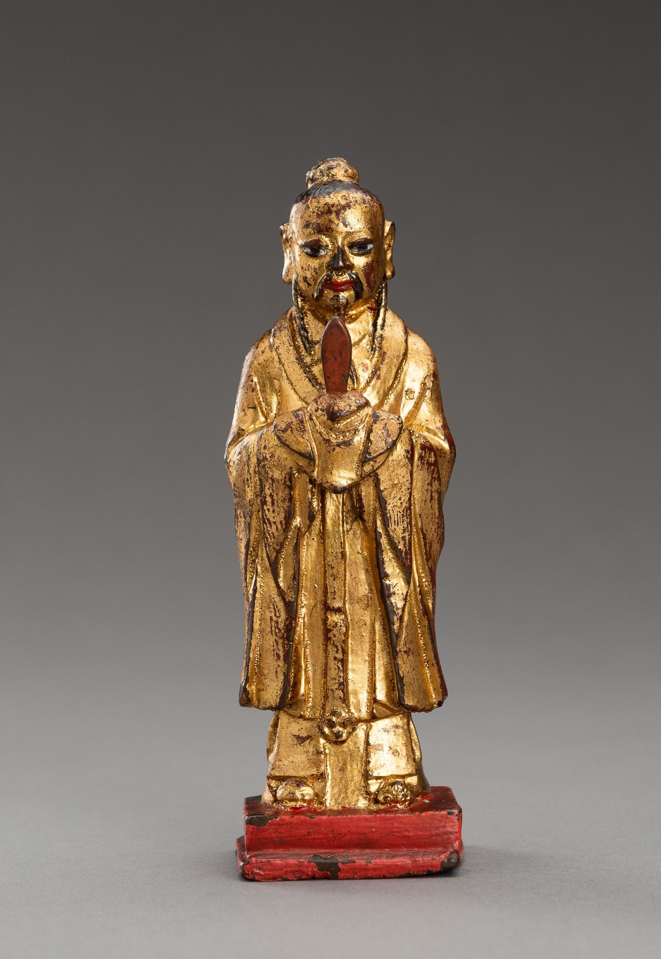 A GOLD LACQUERED BRONZE FIGURE OF AN OFFICIAL