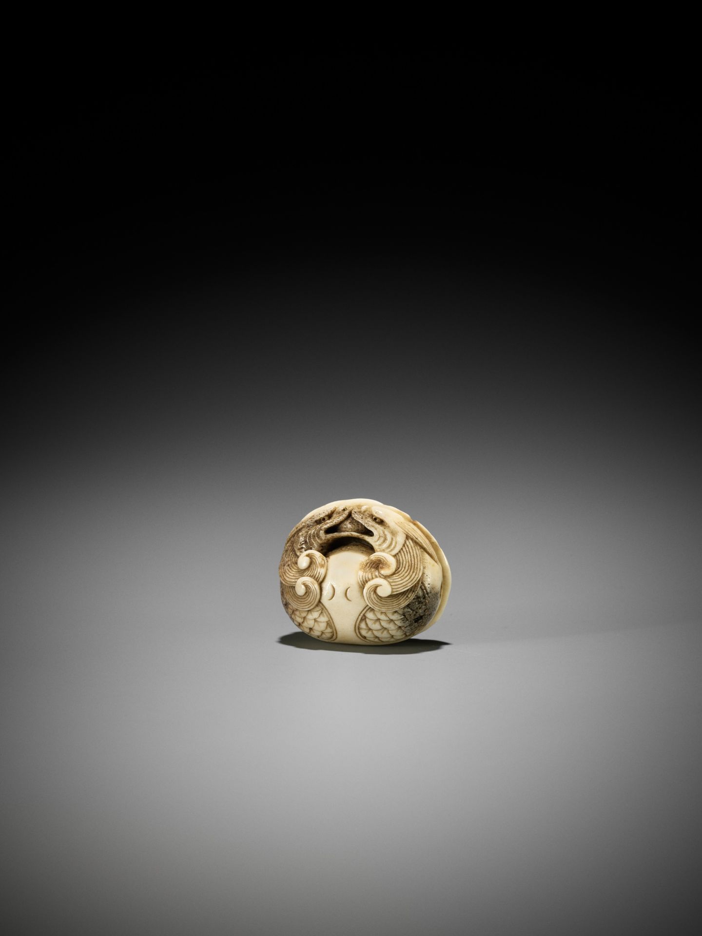 A FINE STAG ANTLER NETSUKE OF A DOUBLE DRAGON-HEADED MOKUGYO - Image 4 of 11