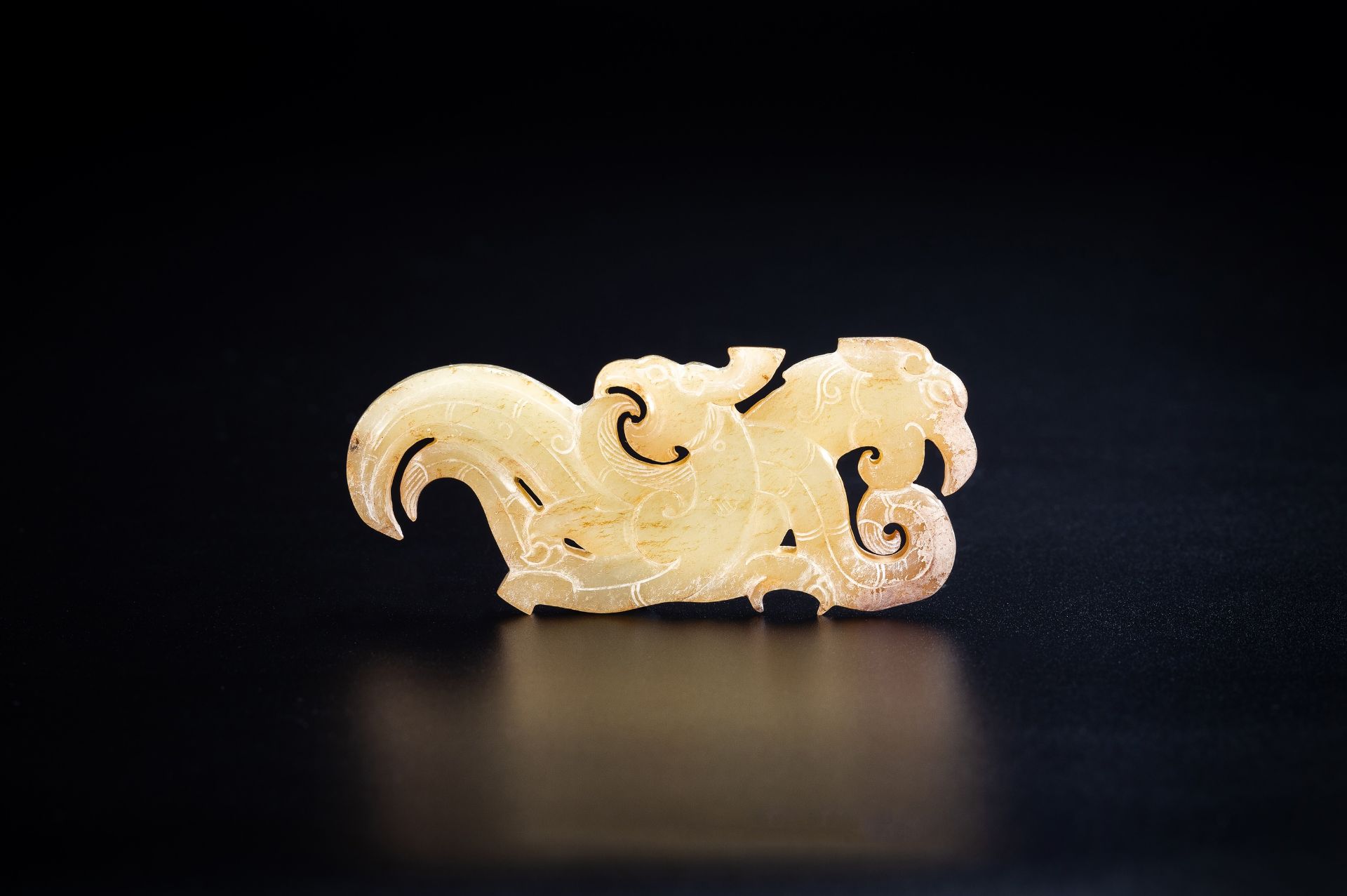 A PALE GREEN JADE CARVING WITH DRAGON AND PHOENIX, BEISHANTOU TYPE, WESTERN HAN - Bild 6 aus 7