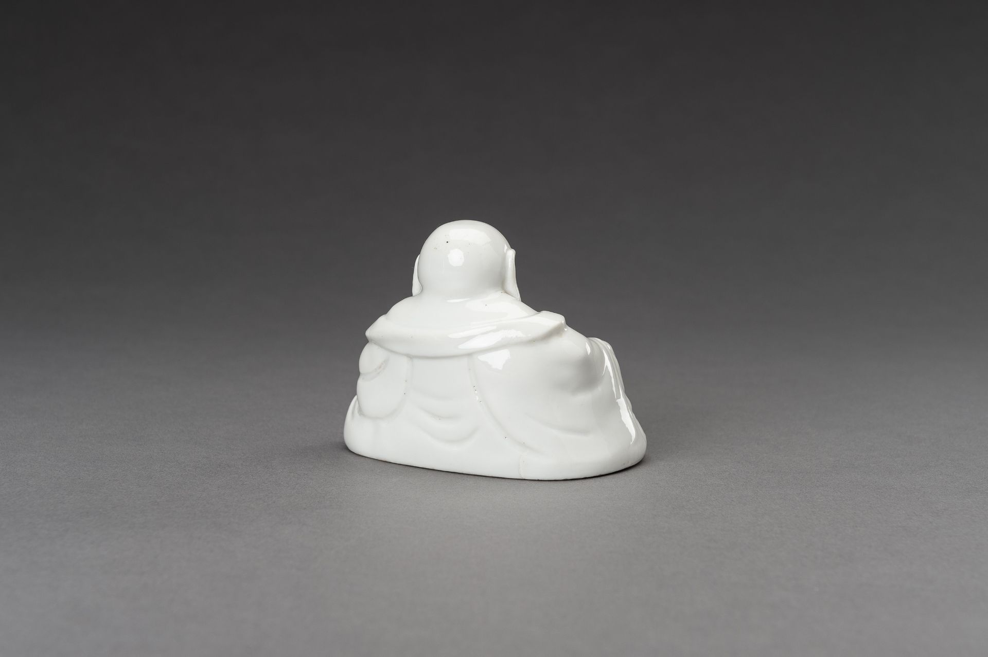 A BLANC DE CHINE PORCELAIN FIGURE OF BUDAI, c. 1920s - Image 9 of 11