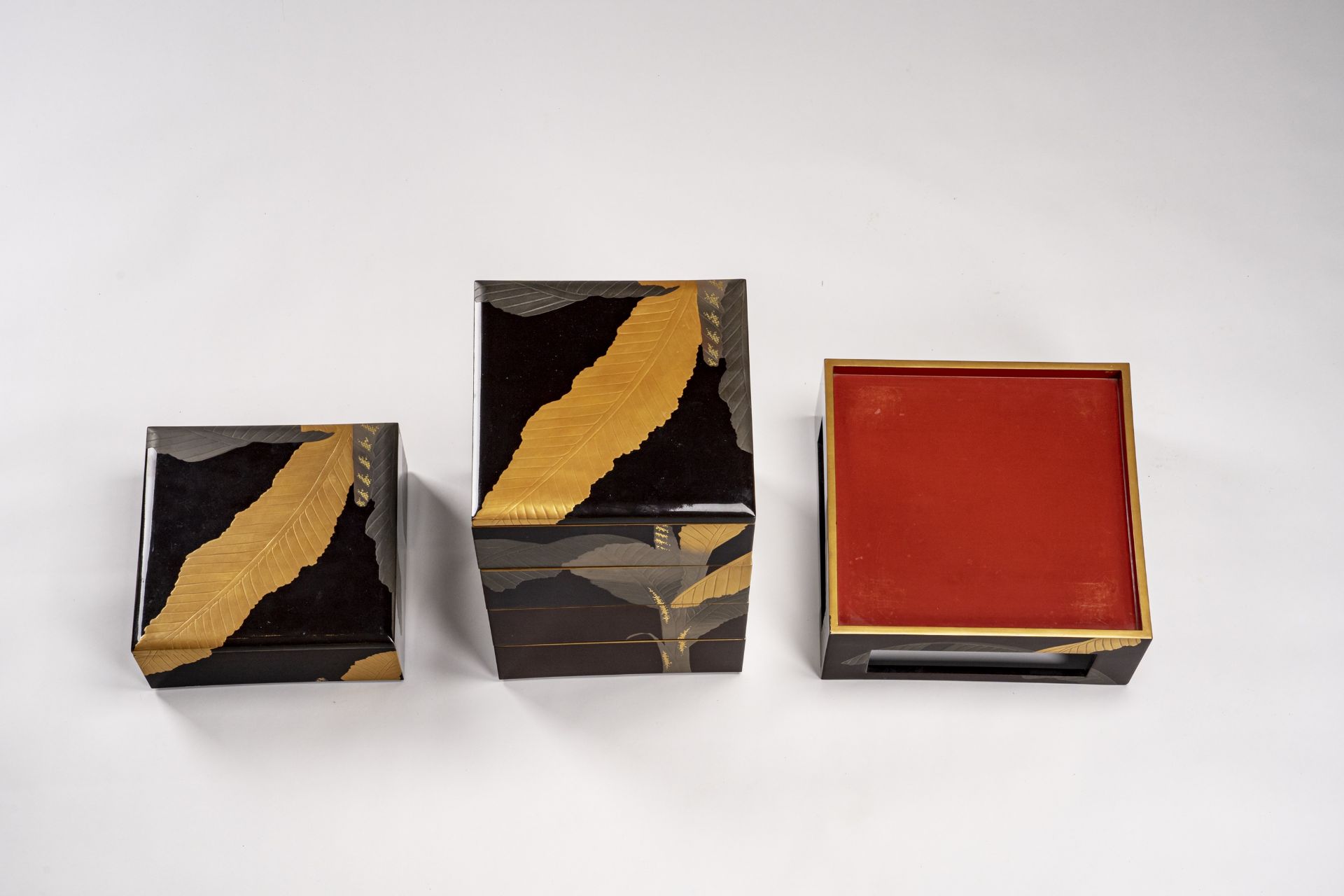 A LACQUERED BENTO BOX SET WITH TRAY - Bild 12 aus 12