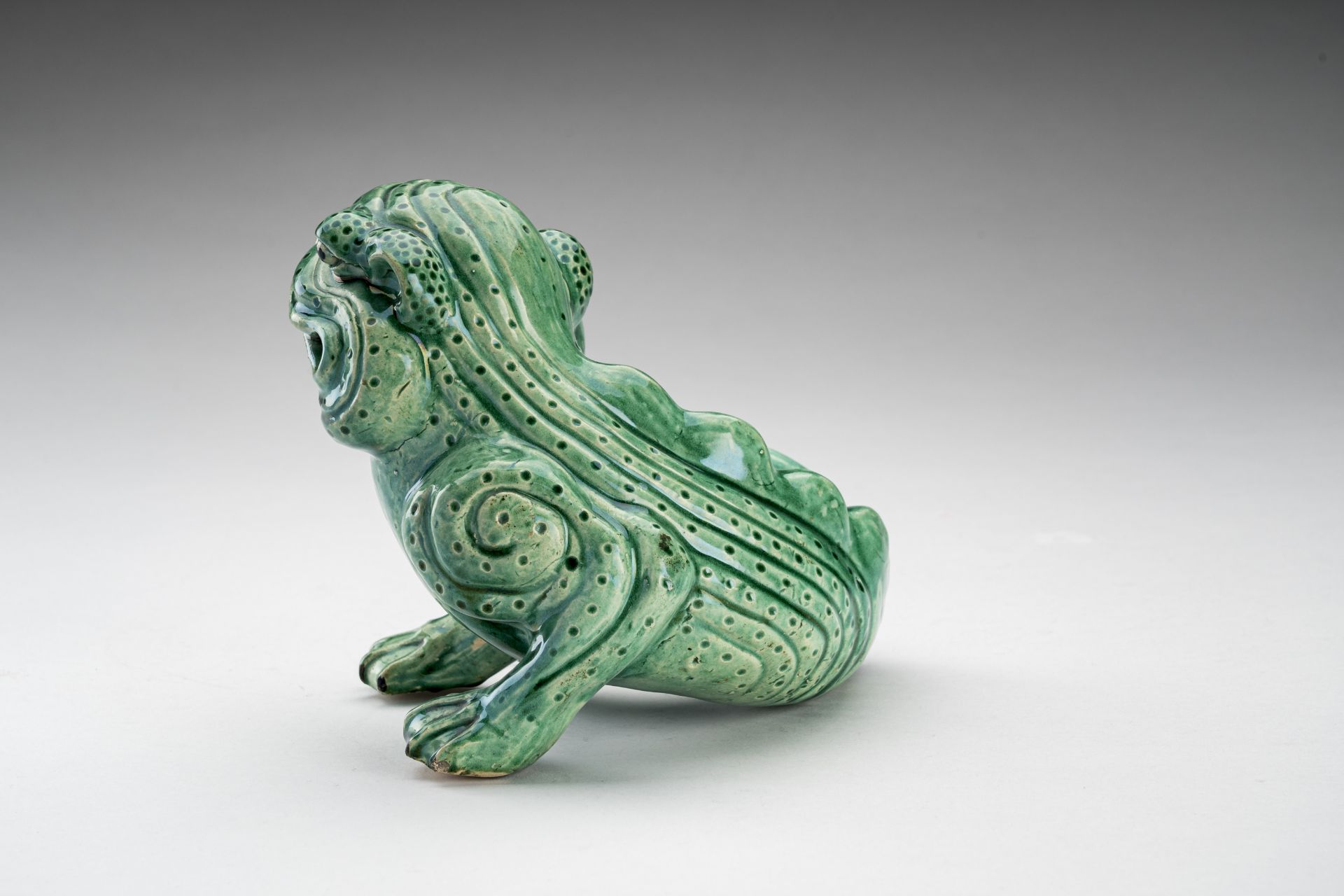 A RARE GREEN GLAZED POTTERY FIGURE OF THE THREE-LEGED TOAD - Image 4 of 9