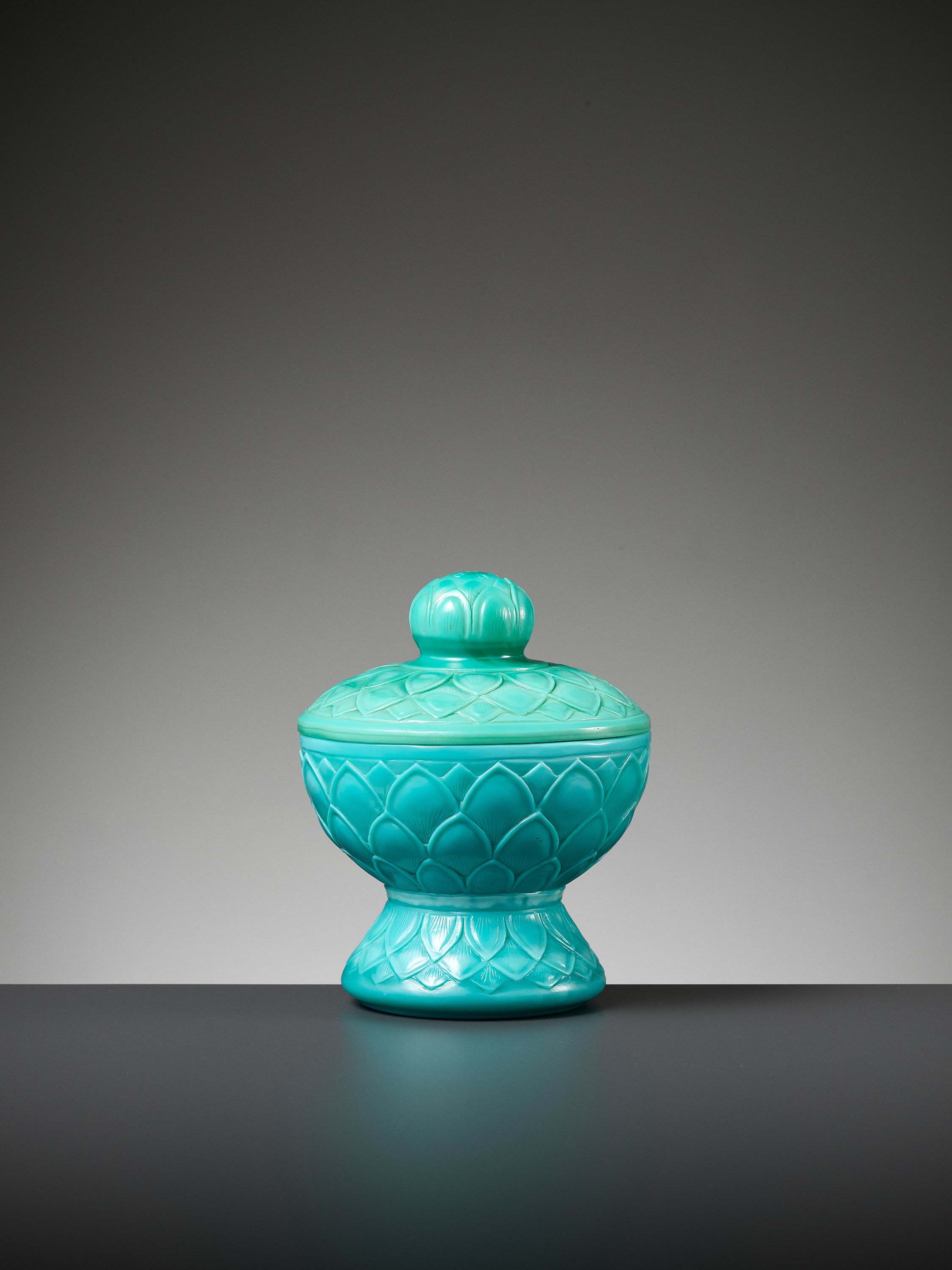 A RARE TURQUOISE PEKING GLASS STEM BOWL AND COVER, QIANLONG MARK AND PERIOD - Image 8 of 12