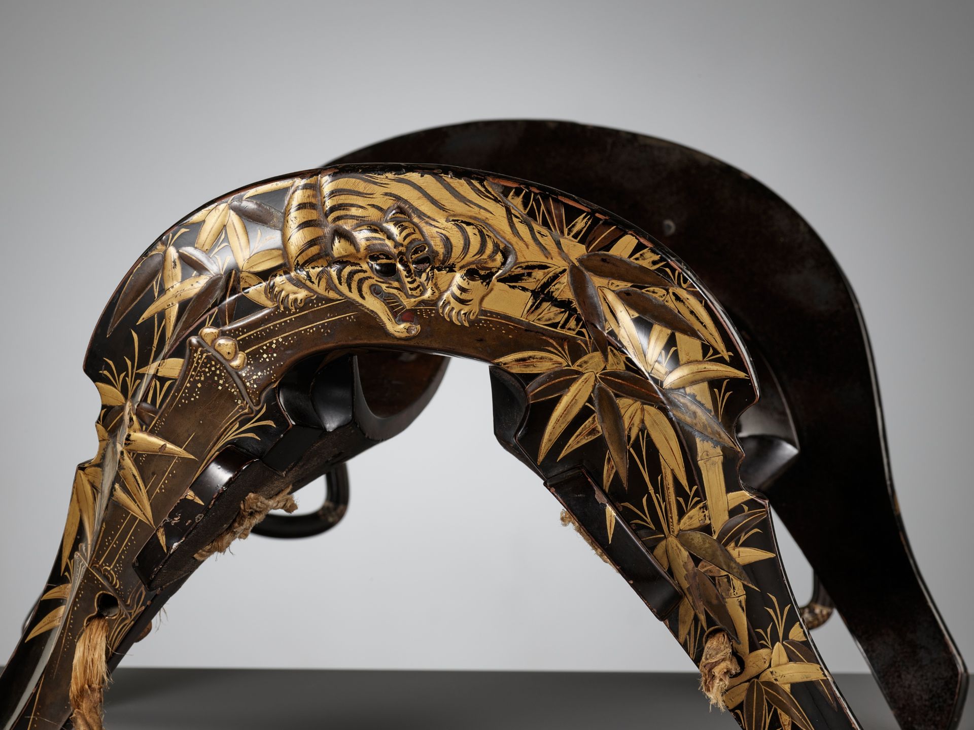 A LACQUERED WOOD KURA (SADDLE) WITH TIGERS IN BAMBOO - Image 3 of 14