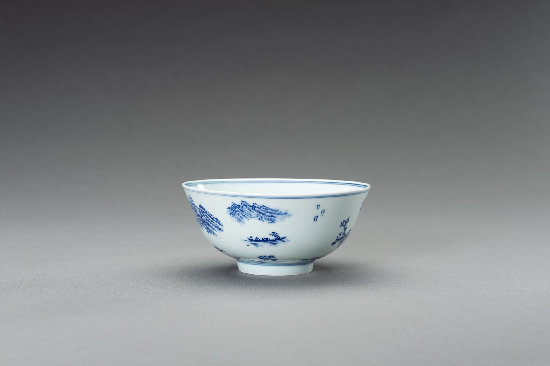 A BLUE AND WHITE PORCELAIN BOWL, 20TH CENTURY - Bild 7 aus 10