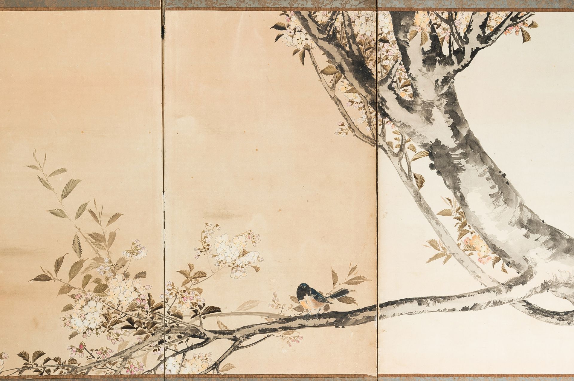 A SIX-PANEL FOLDING SCREEN WITH PRUNUS TREE - Bild 4 aus 11