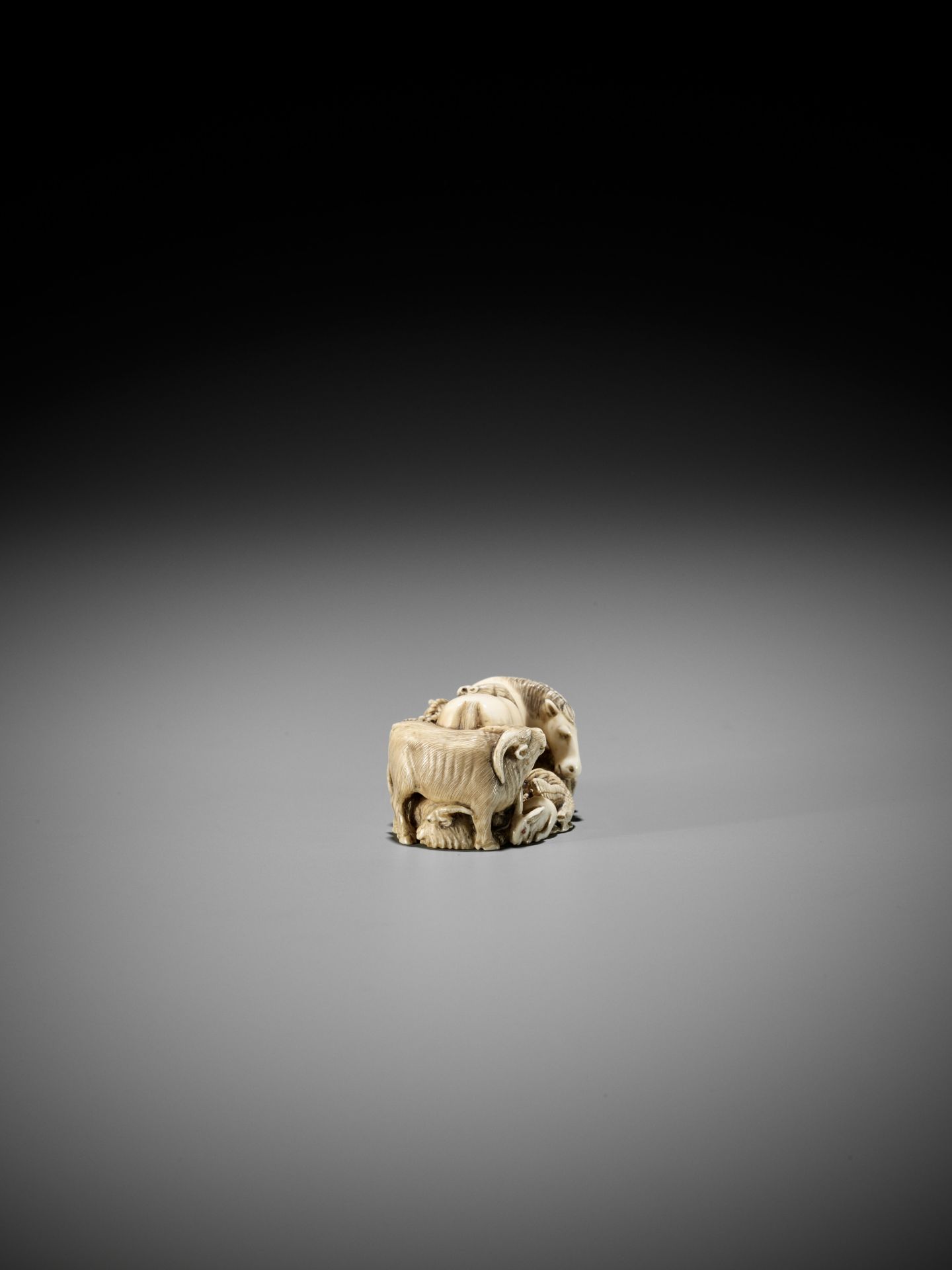 MEIGYOKUSAI: AN IVORY NETSUKE OF THE JUNISHI - Bild 6 aus 10