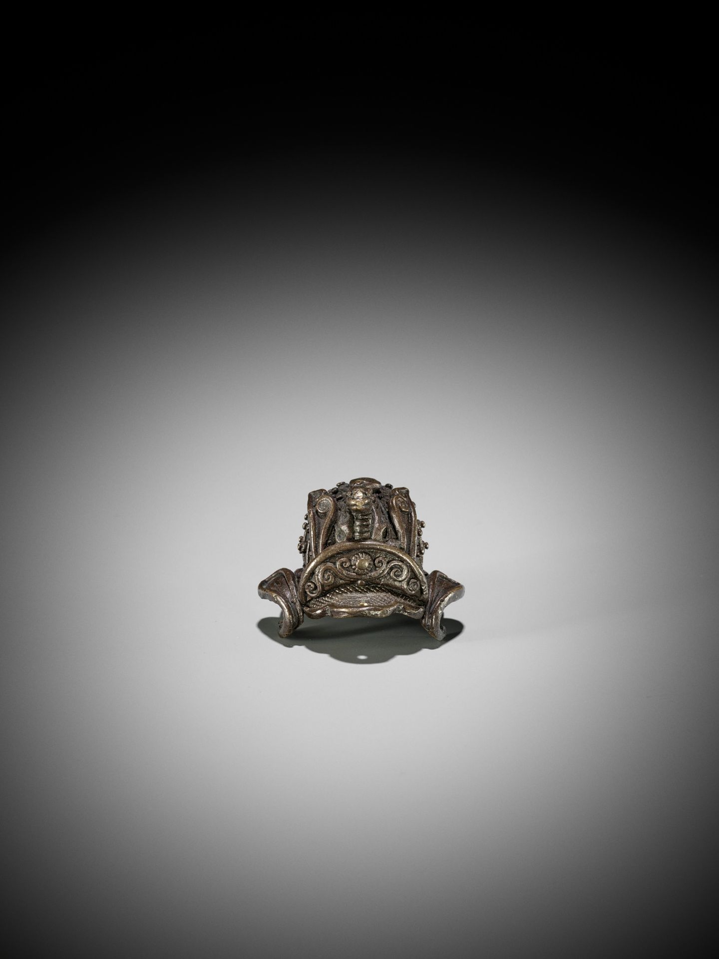 A MINIATURE BRONZE MODEL OF A KABUTO - Image 3 of 9