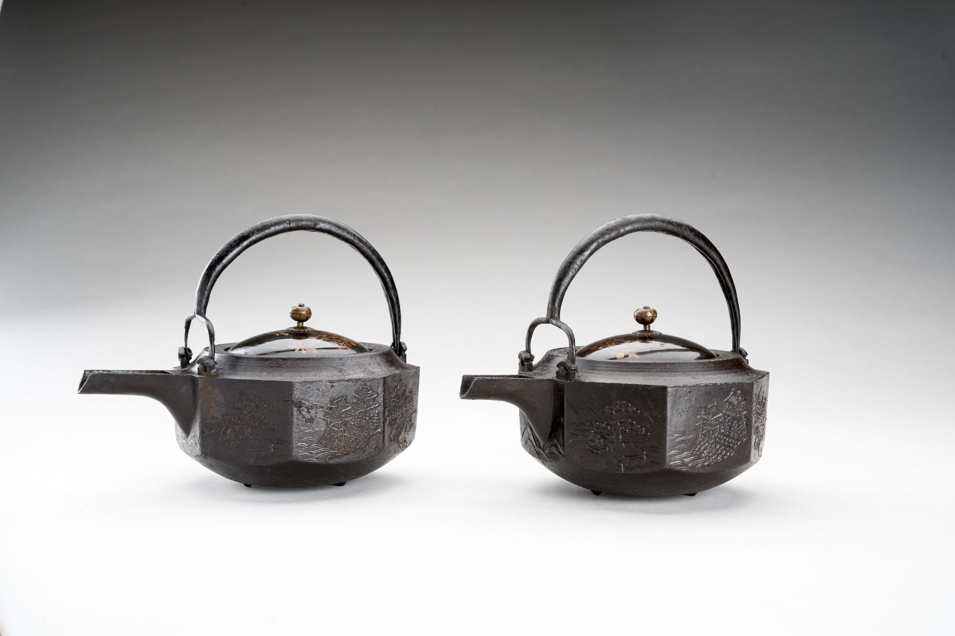 A PAIR OF CAST IRON SAKE EWERS CHOSHI, EDO - Image 8 of 15