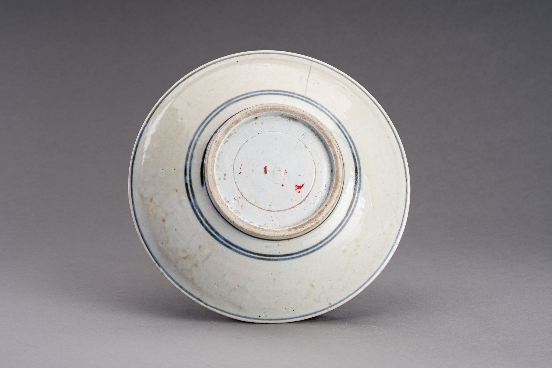 A BLUE AND WHITE PORCELAIN DISH, EARLY QING DYNASTY - Image 7 of 7