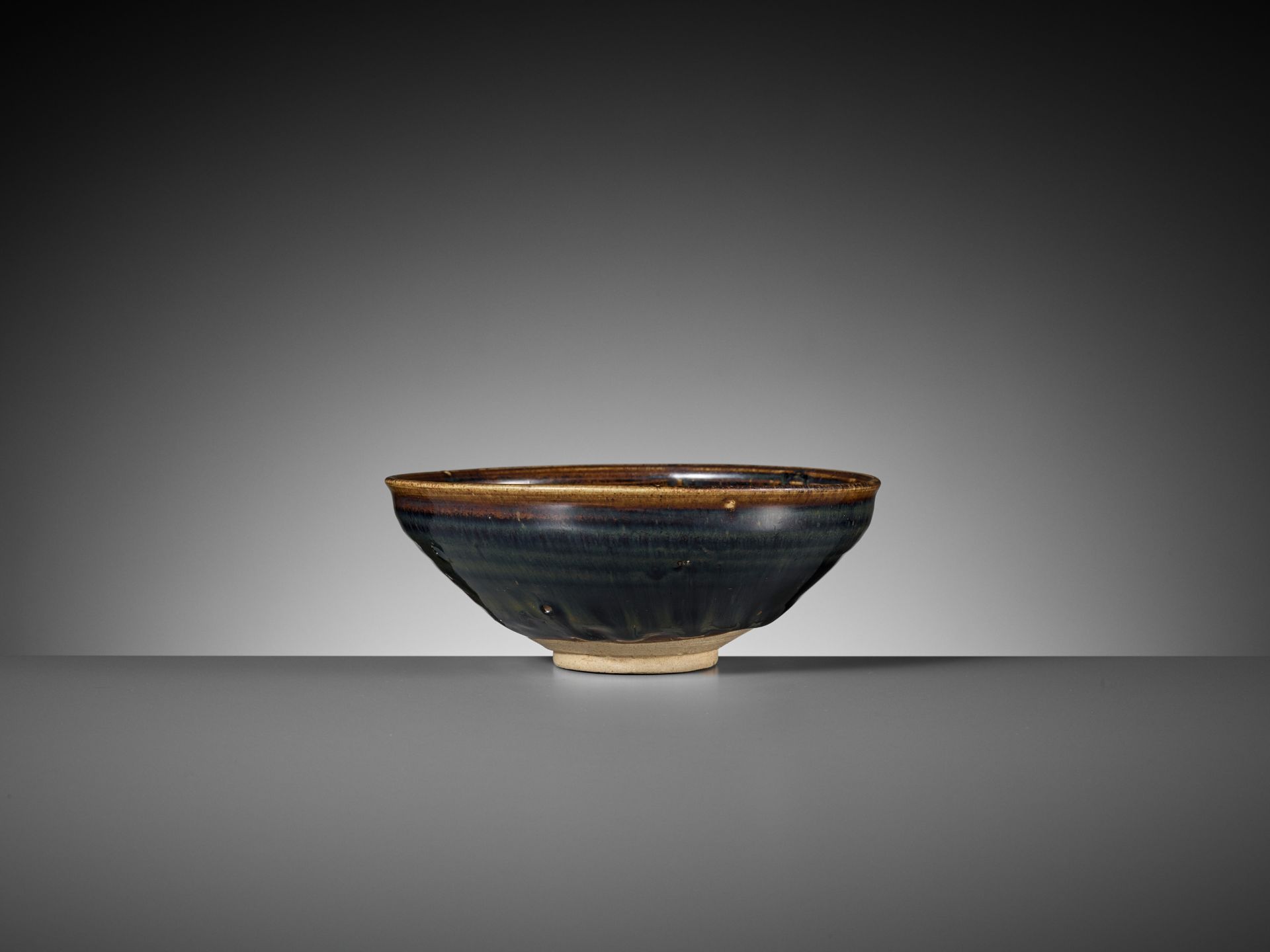 A CIZHOU-TYPE 'HARE'S FURE' GLAZED TEA BOWL, SONG DYNASTY - Image 7 of 10