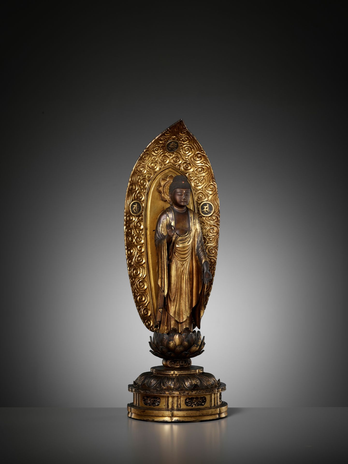 A LACQUER-GILT WOOD FIGURE OF AMIDA NYORAI, EDO - Bild 9 aus 12