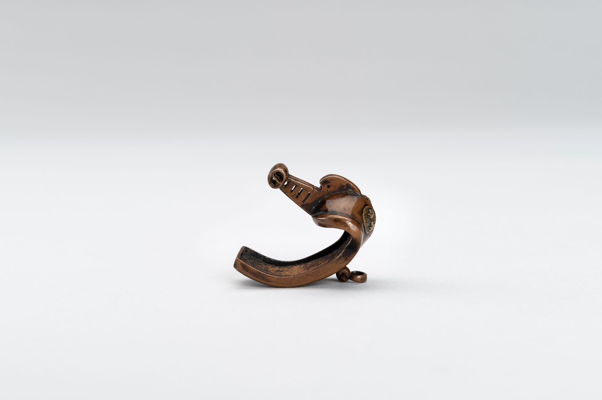 A MIXED METAL NETSUKE OF AN ABUMI (STIRRUP) - Image 2 of 11