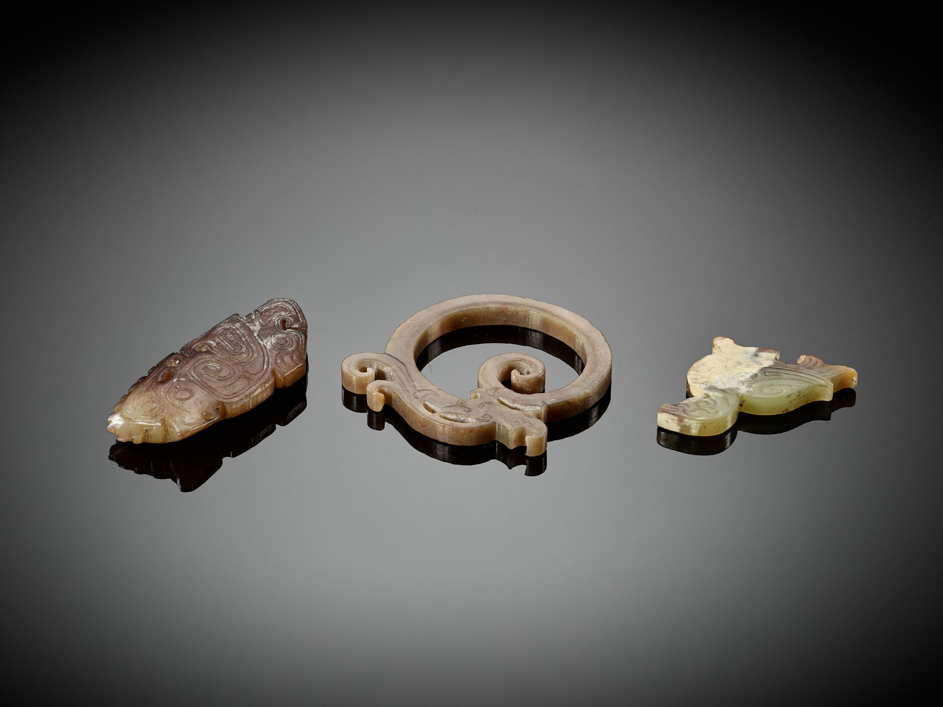 THREE ARCHAISTIC JADE CARVINGS - Image 4 of 7