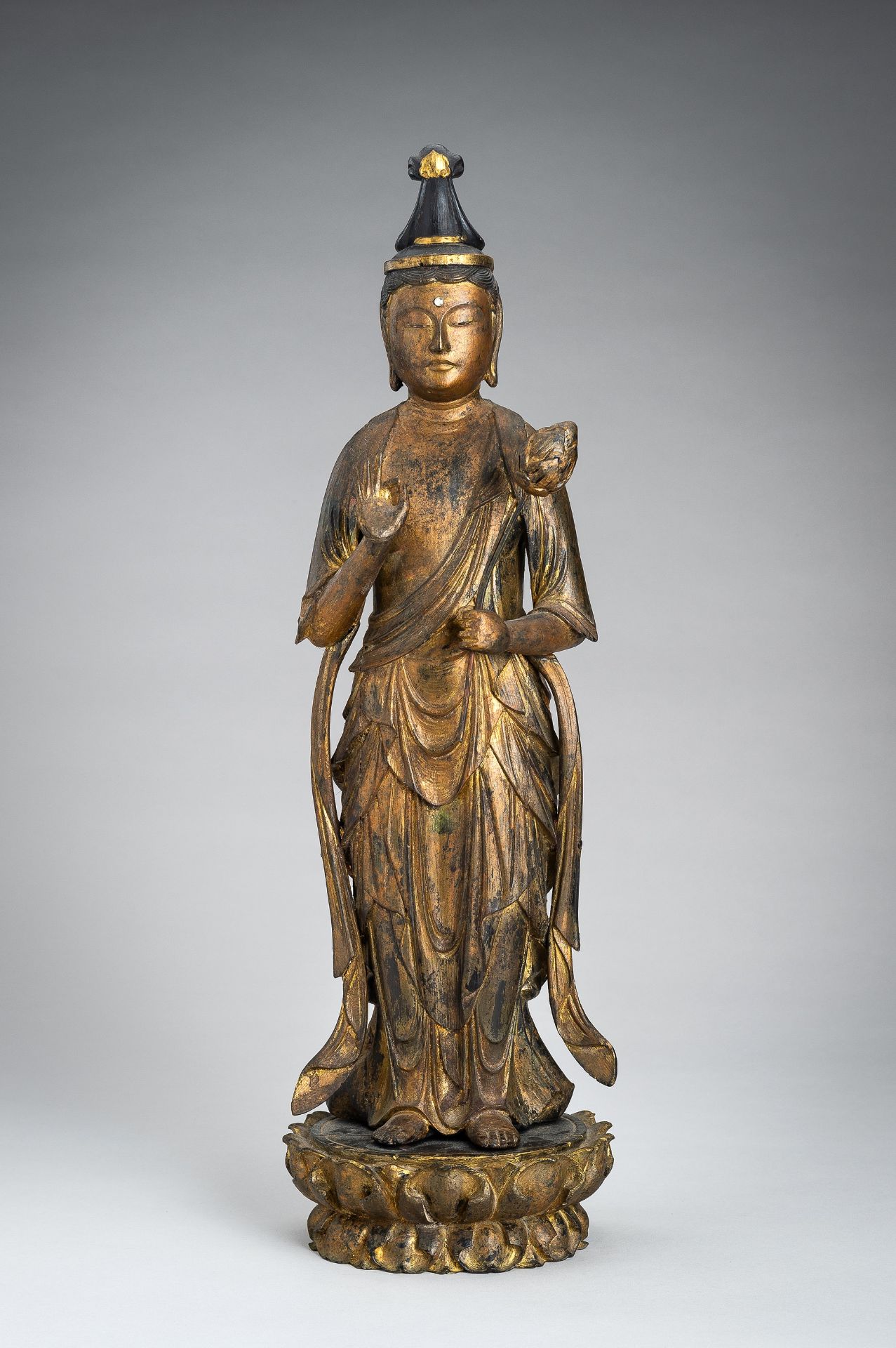 A GILT LACQUERED WOOD FIGURE OF SEISHI BOSATSU, EDO