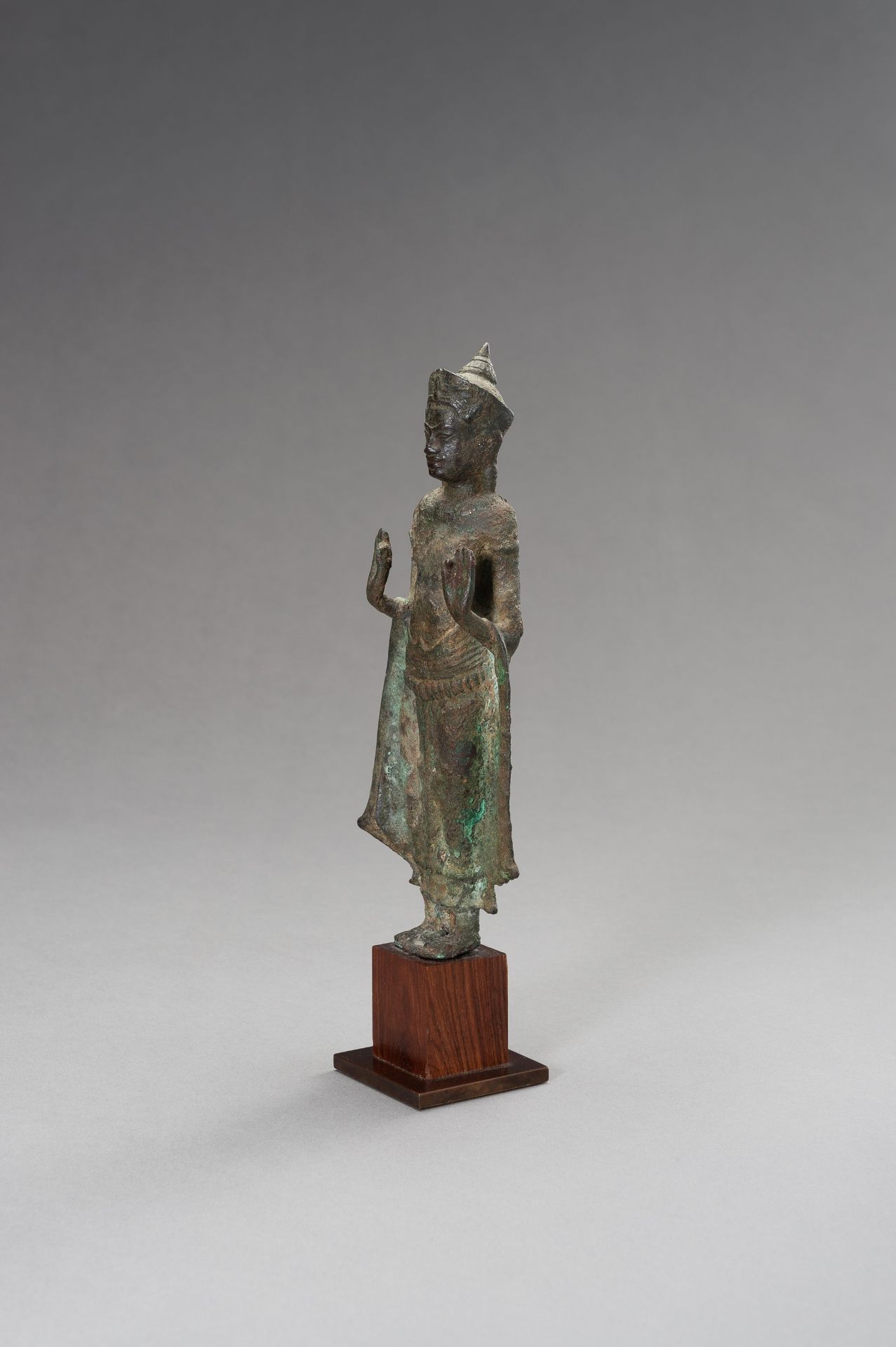 A KHMER BRONZE FIGURE OF A CROWNED BUDDHA, 13TH CENTURY - Image 3 of 12