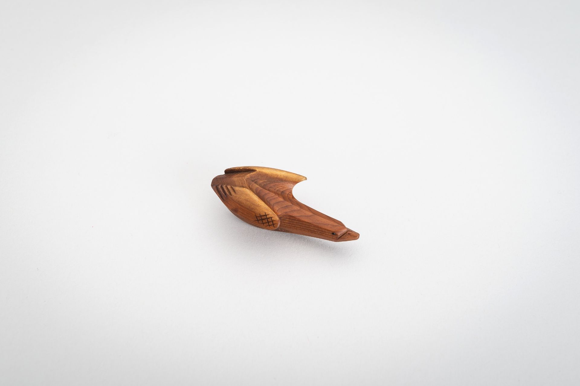 SUKETOMO: A HIDA SCHOOL ITTOBORI WOOD NETSUKE OF A BIRD - Image 4 of 11