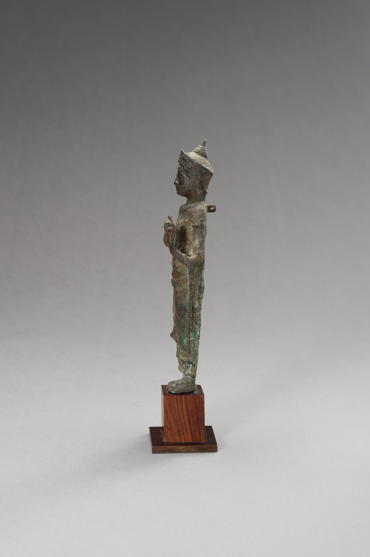 A KHMER BRONZE FIGURE OF A CROWNED BUDDHA, 13TH CENTURY - Image 5 of 12