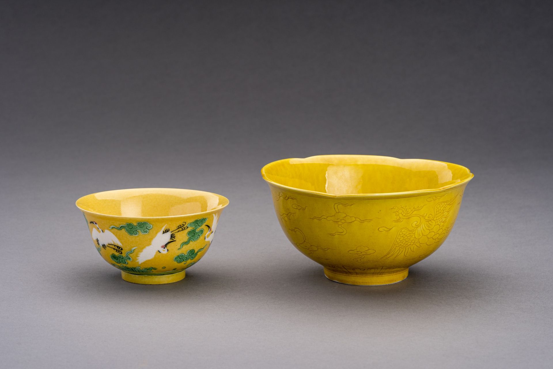 A LOT WITH TWO YELLOW GROUND PORCELAIN BOWLS - Image 3 of 11