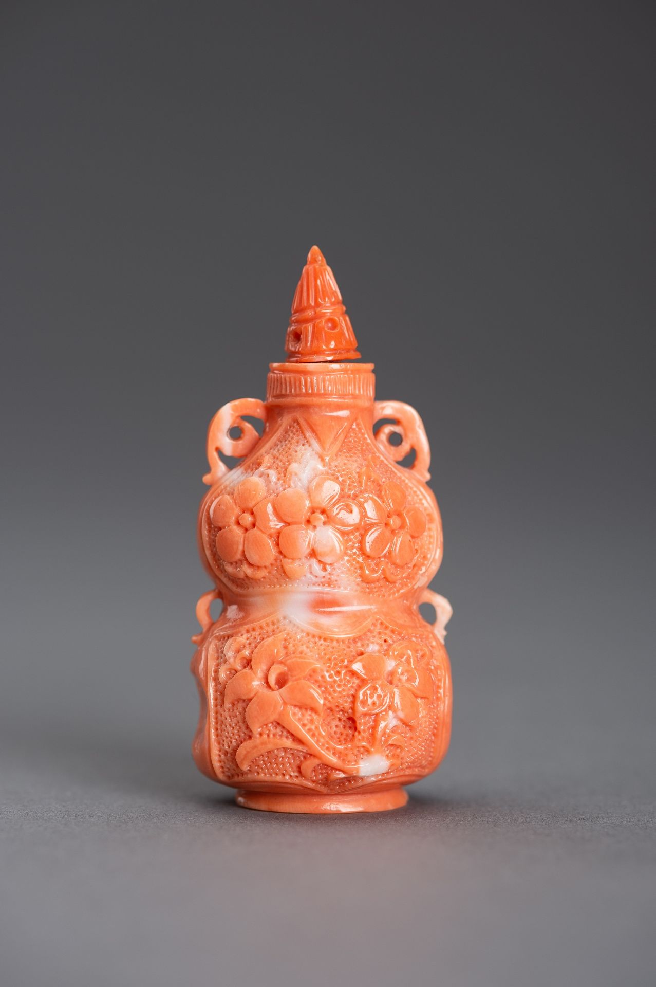 TWO CARVED MOMO CORAL SNUFF BOTTLES, c. 1920s - Bild 3 aus 15