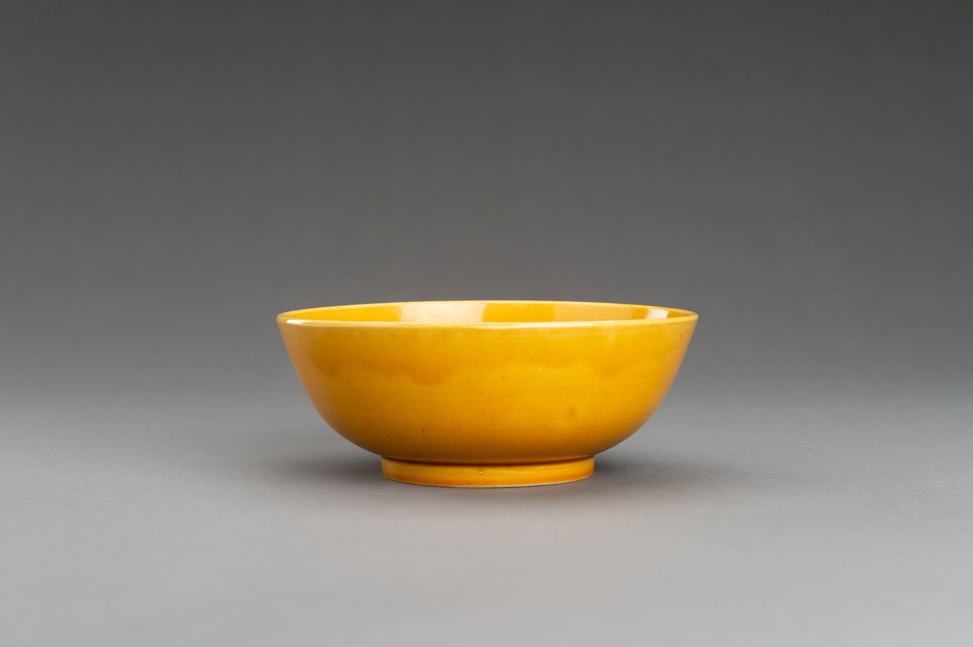 A FINE YELLOW-GLAZED PORCELAIN BOWL - Image 7 of 9