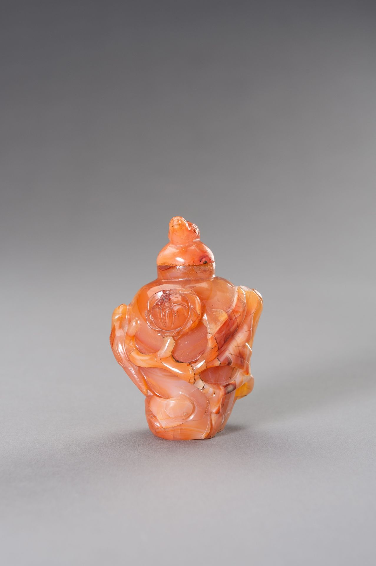 AN AGATE SNUFF BOTTLE, QING DYNASTY - Image 4 of 11