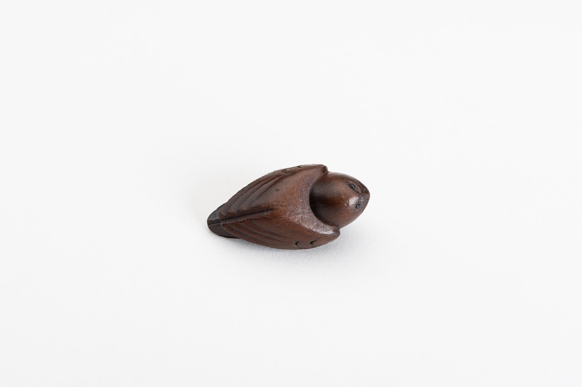 A WOOD NETSUKE OF A SPARROW, EDO - Image 7 of 13