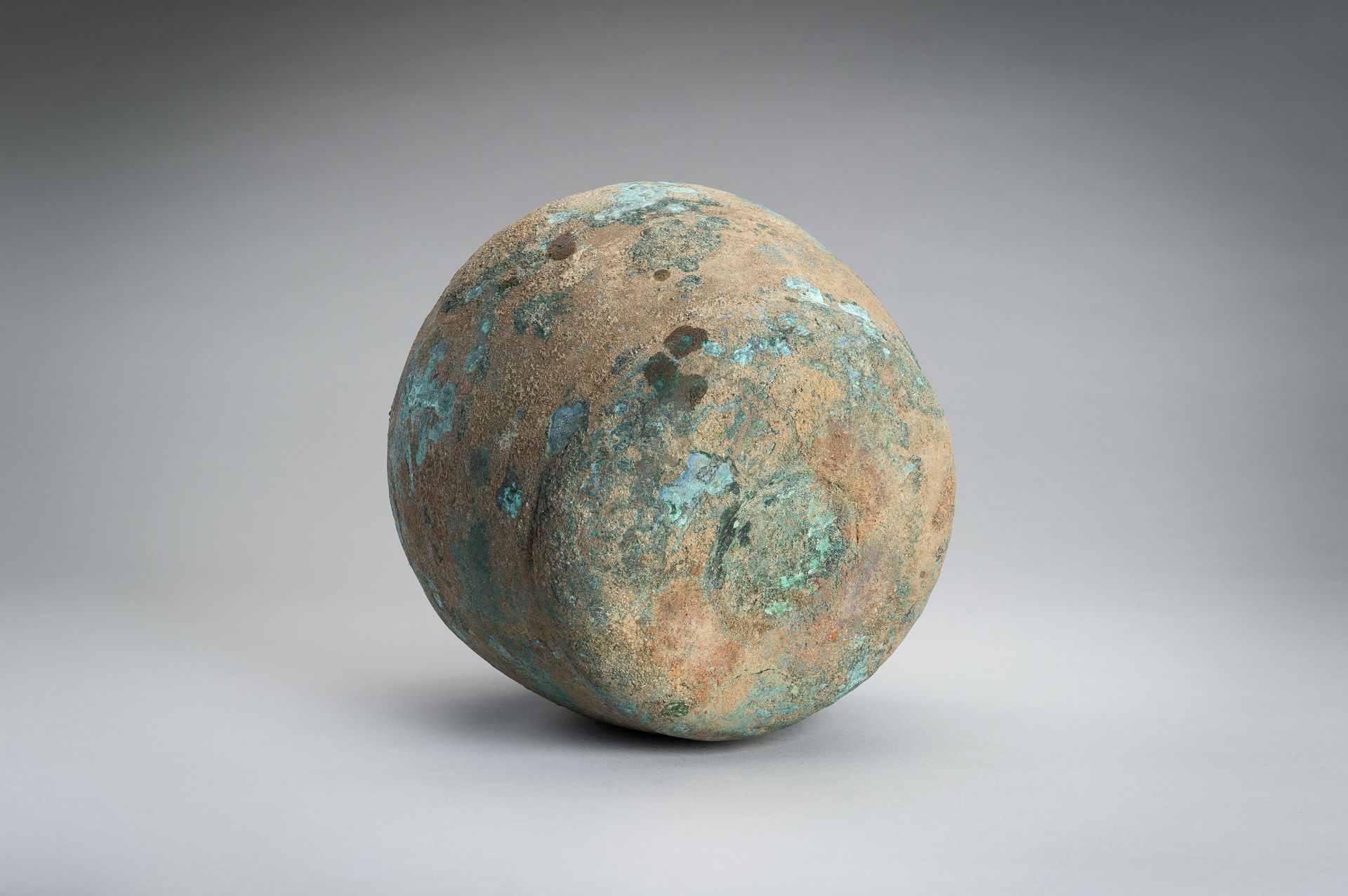 A HAN STYLE BRONZE POURING VESSEL - Bild 14 aus 14