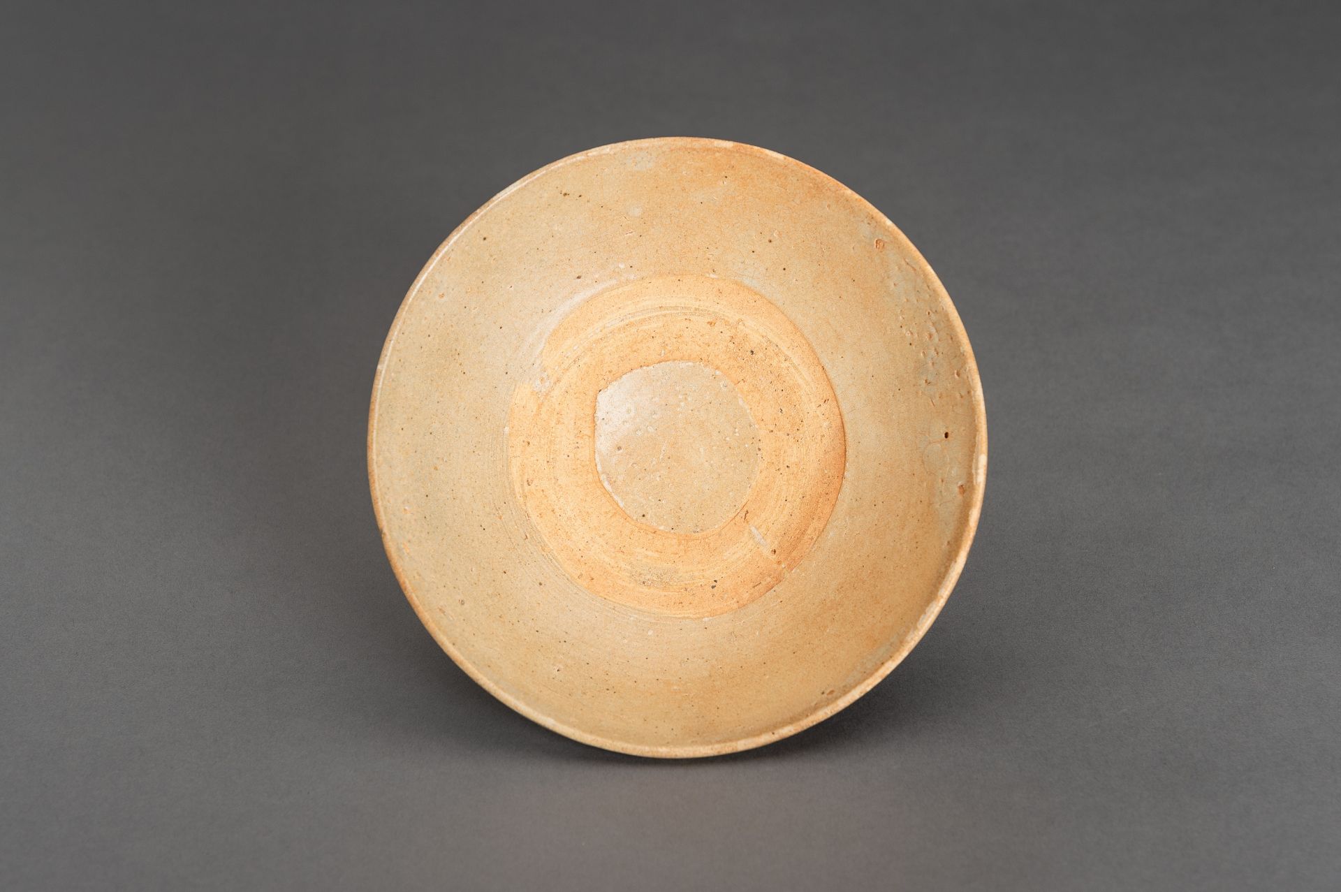 A FINE SONG STYLE QINGBAI GLAZED CERAMIC BOWL - Image 5 of 13