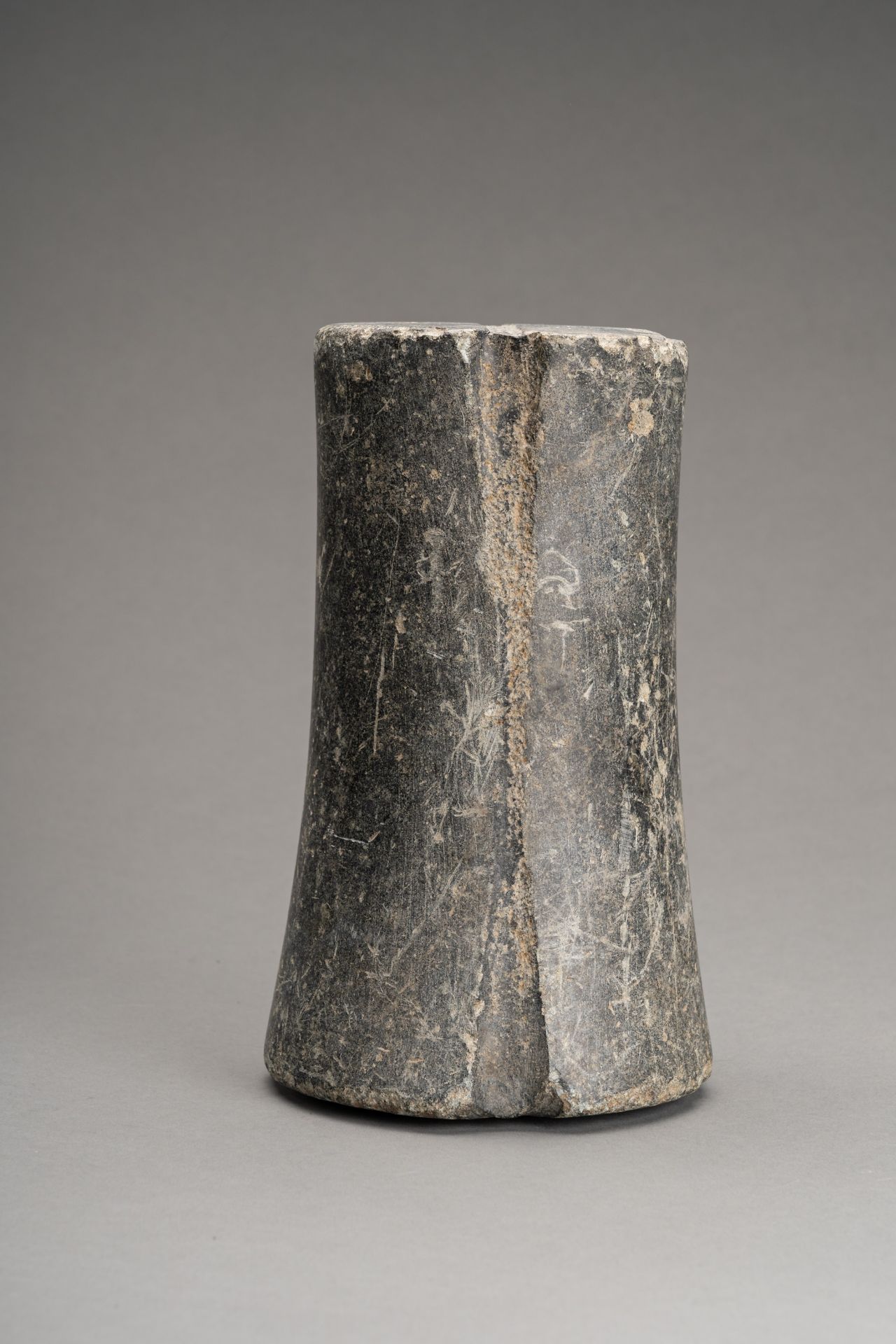 A BACTRIAN CHLORITE COLUMN - Image 8 of 8