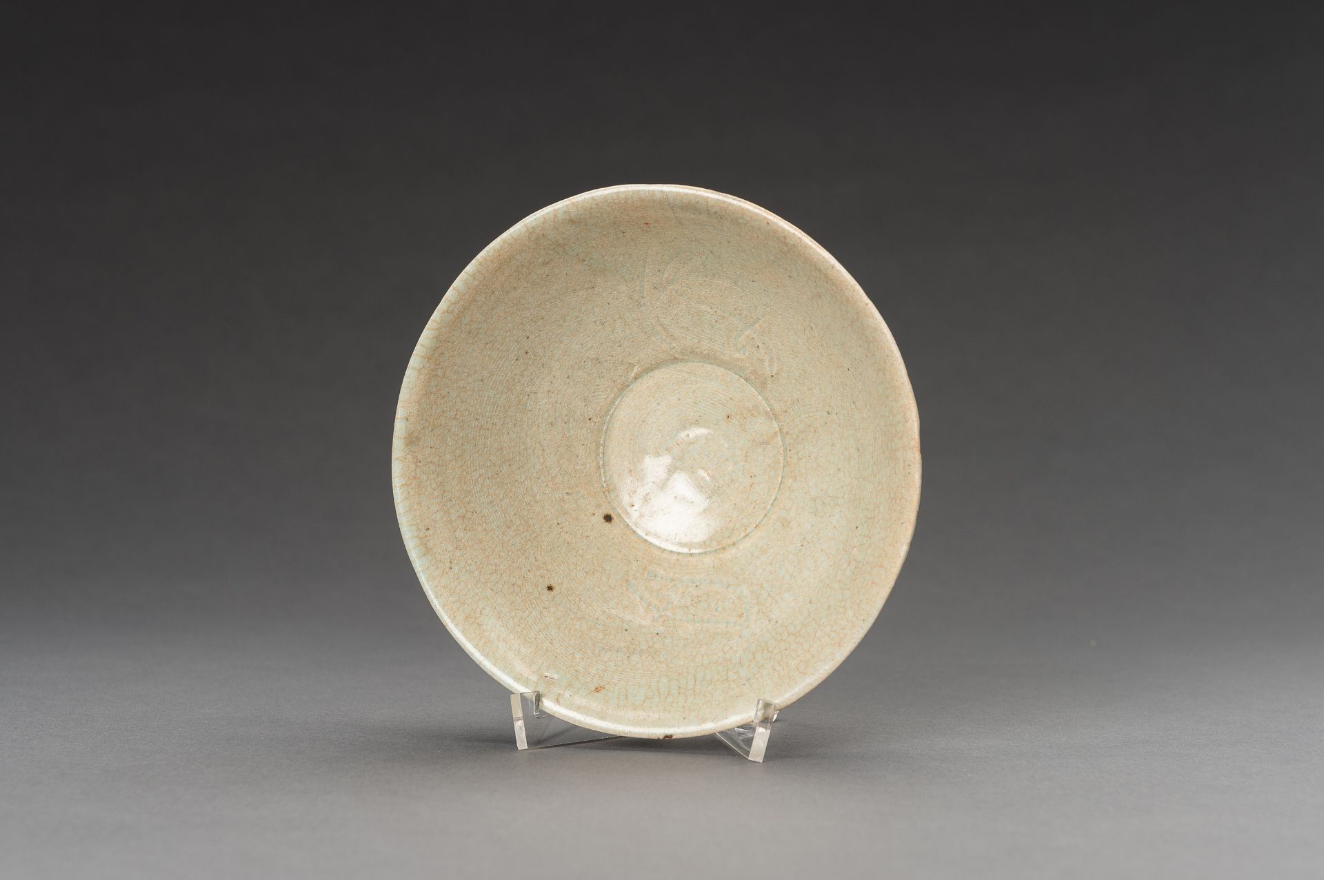 A YUAN STYLE PALE BLUE GLAZED 'TWIN FISH' PORCELAIN BOWL, 1900s - Image 8 of 13