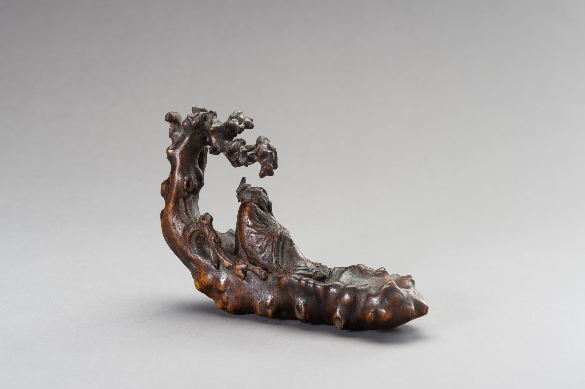 A CHENGXIANGMU ALOESWOOD CARVING OF A SAGE ON A RAFT, QING DYNASTY - Image 4 of 11