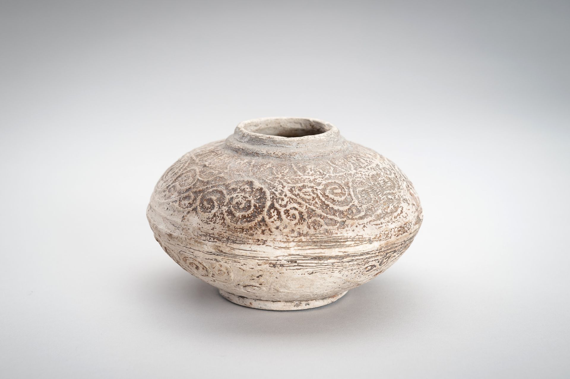 A LOT WITH TWO WESTERN ASIATIC-STYLE POTTERY ITEMS - Image 2 of 14