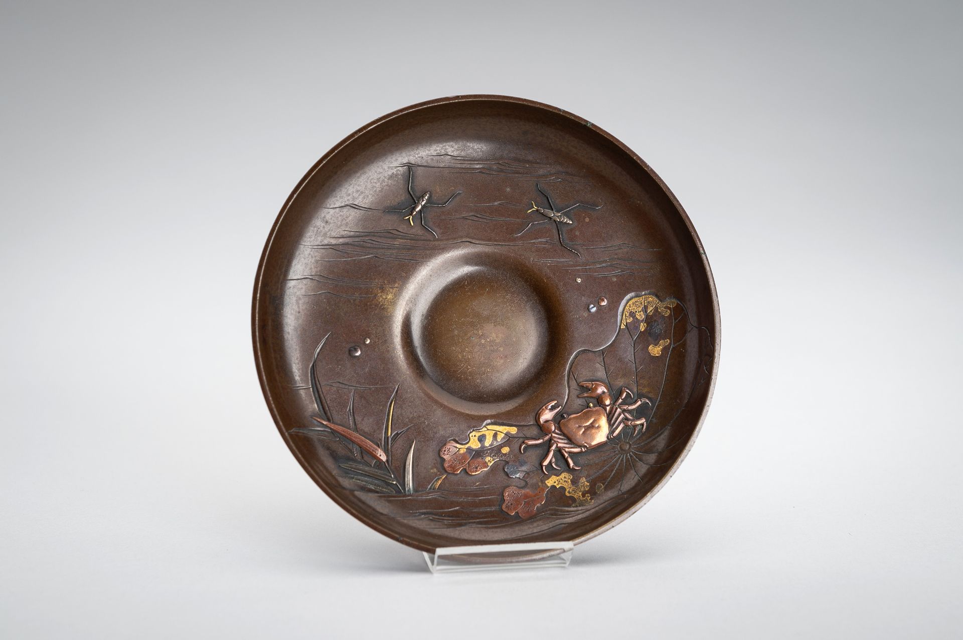 A FINE BRONZE DISH AND A MIXED METAL INKWELL WITH UNDERWATER DECOR, MEIJI - Image 8 of 18