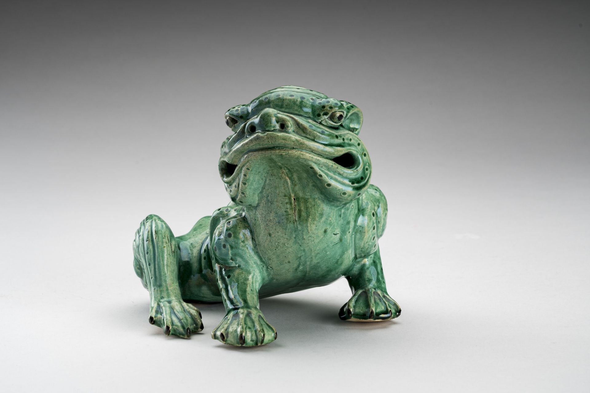 A RARE GREEN GLAZED POTTERY FIGURE OF THE THREE-LEGED TOAD - Image 2 of 9