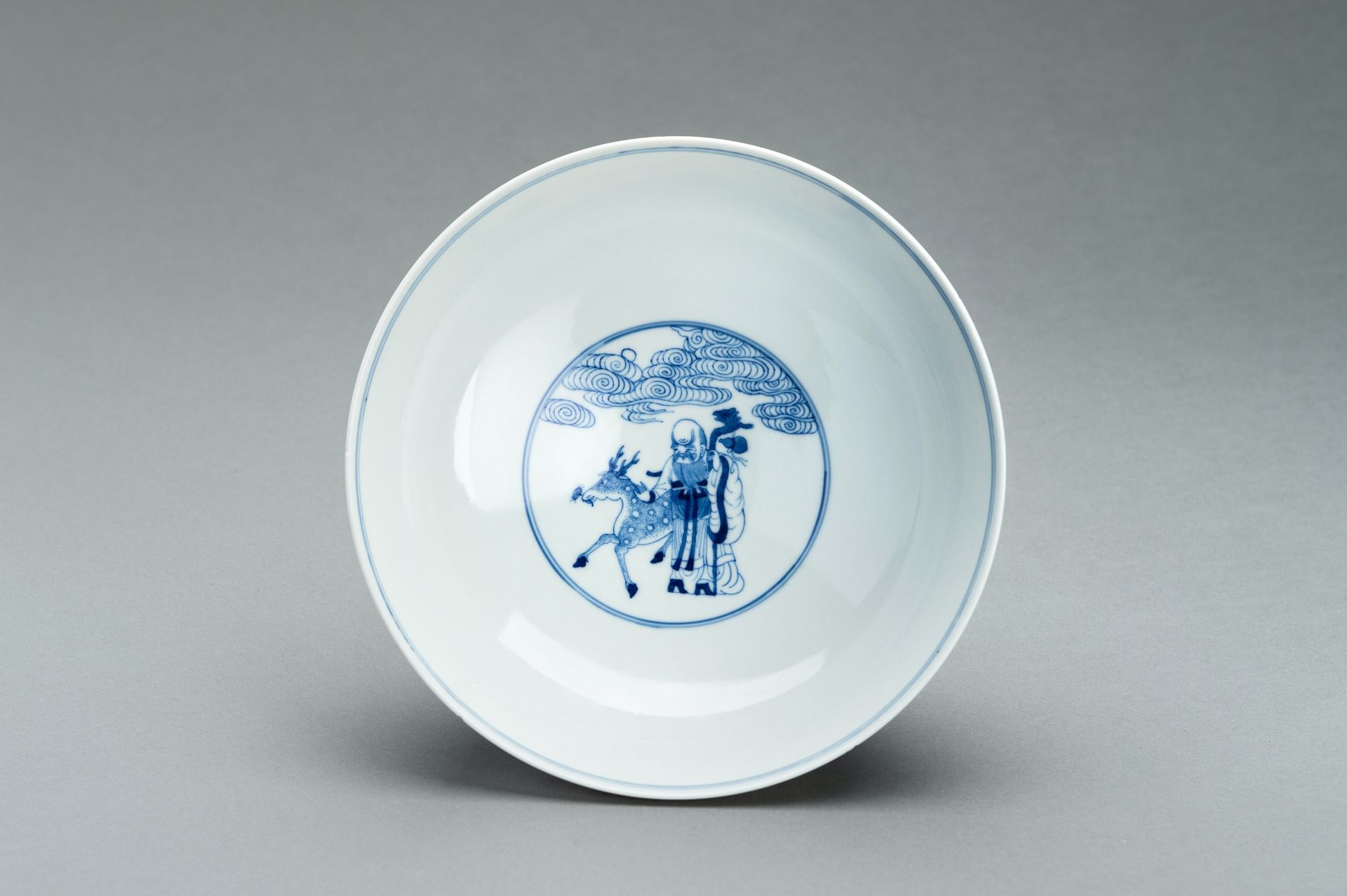 A BLUE AND WHITE PORCELAIN 'EIGHT IMMORTALS' BOWL, GUANGXU MARK AND PERIOD - Bild 10 aus 14