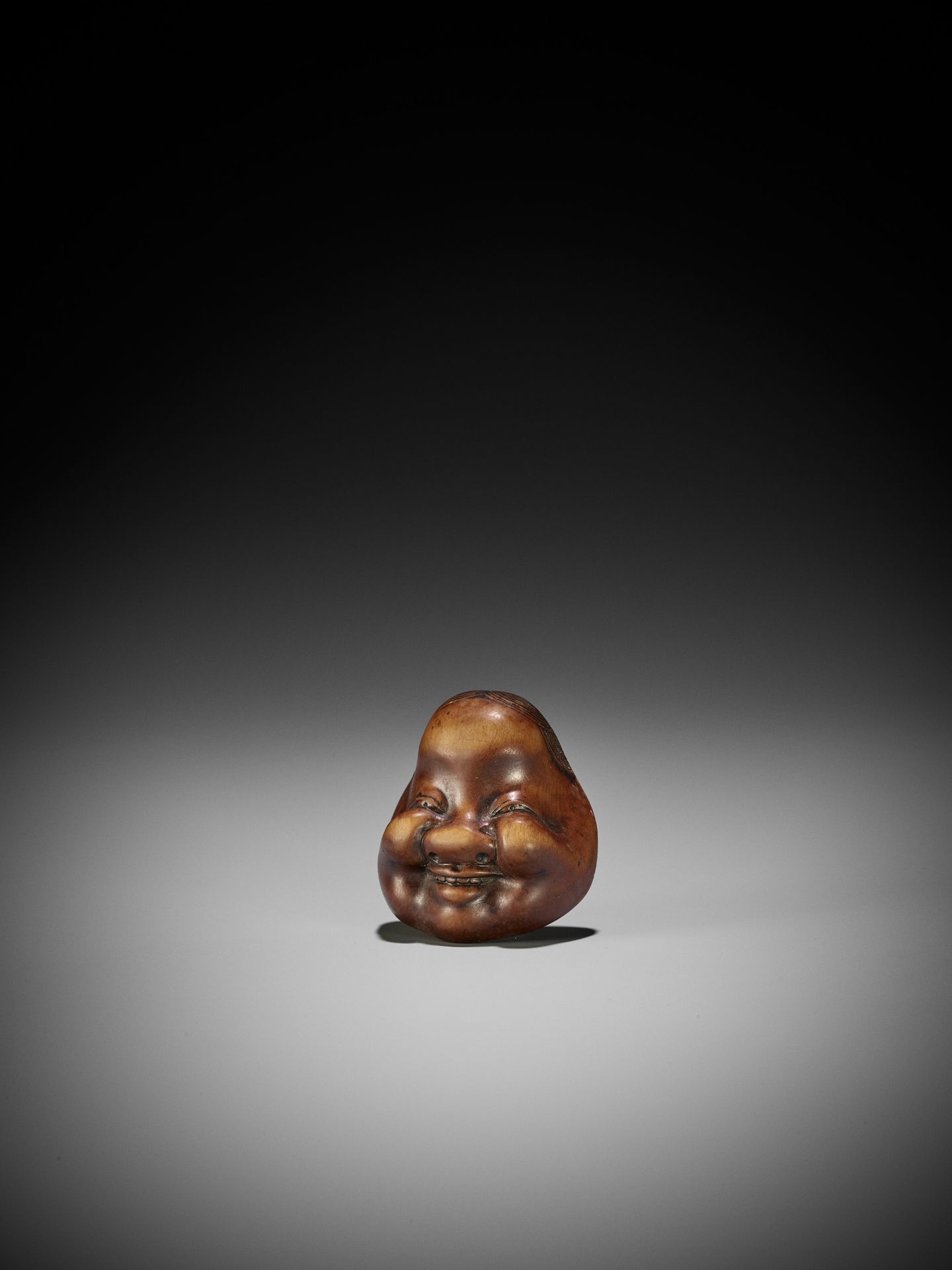 GYOKKO: A WOOD MASK NETSUKE OF OKAME - Bild 3 aus 11