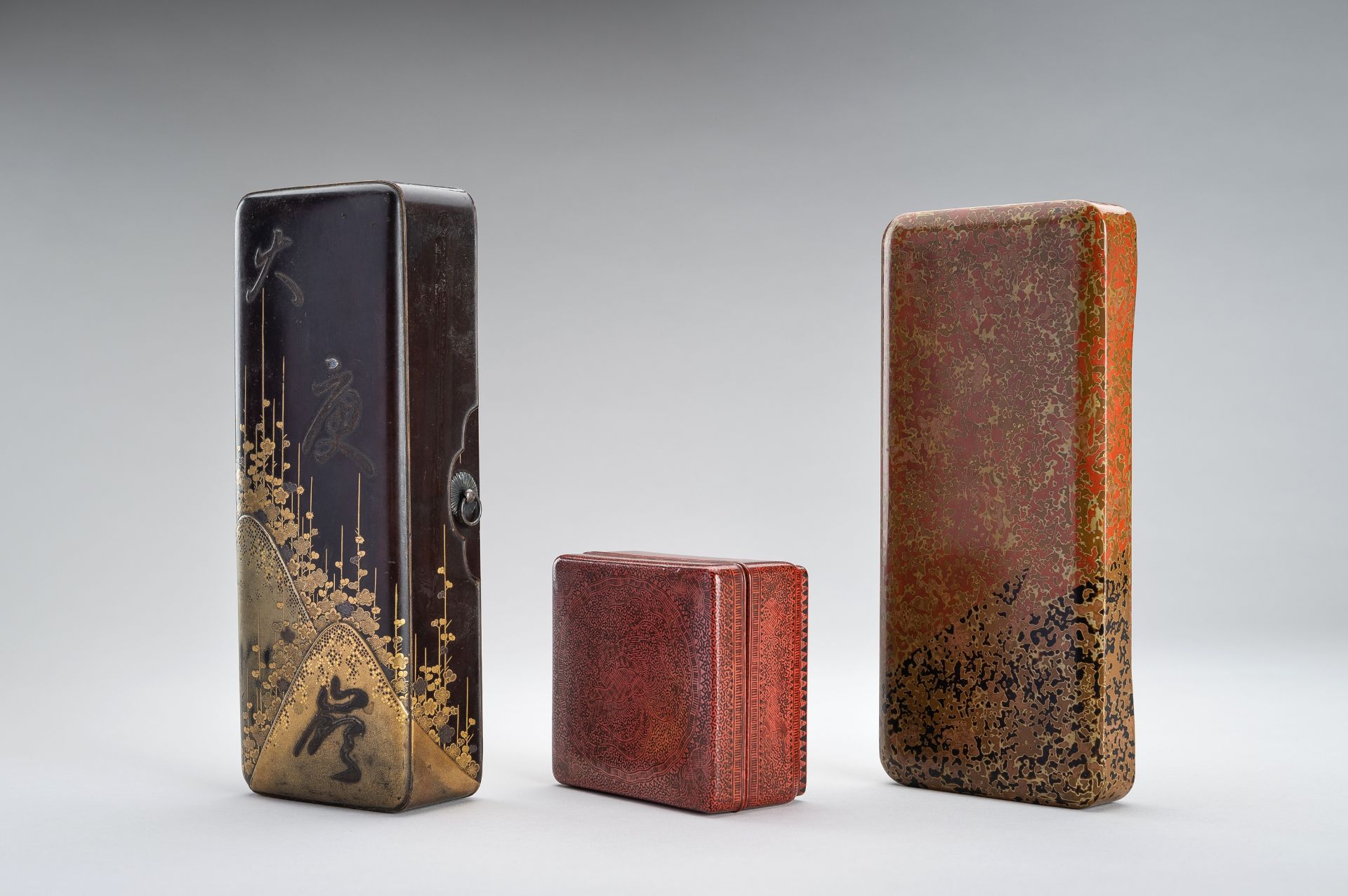 A GROUP OF THREE LACQUER BOXES - Image 4 of 16