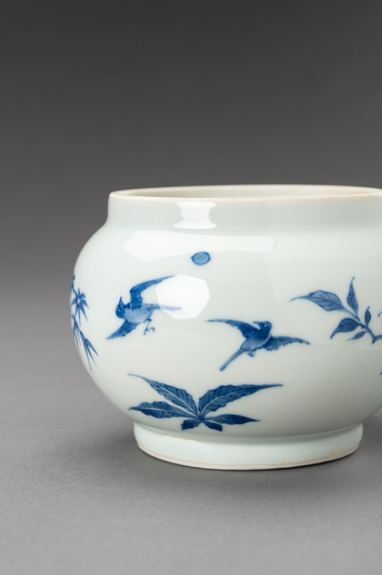 A BLUE AND WHITE 'FLOWERS AND BIRDS' PORCELAIN VASE, c. 1920s - Image 4 of 13