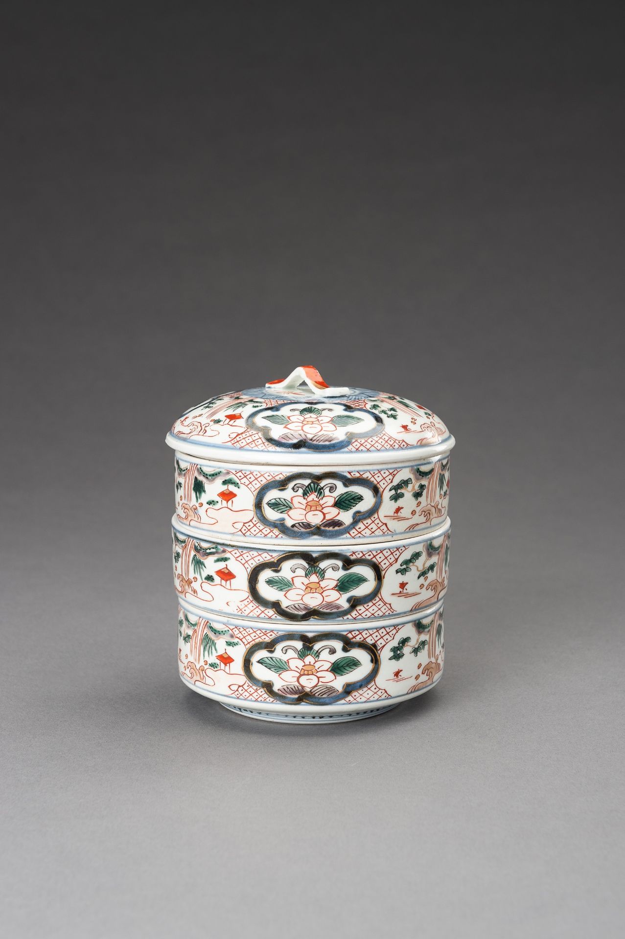 AN IMARI PORCELAIN THREE-CASE BOX WITH COVER, MEIJI - Bild 6 aus 17