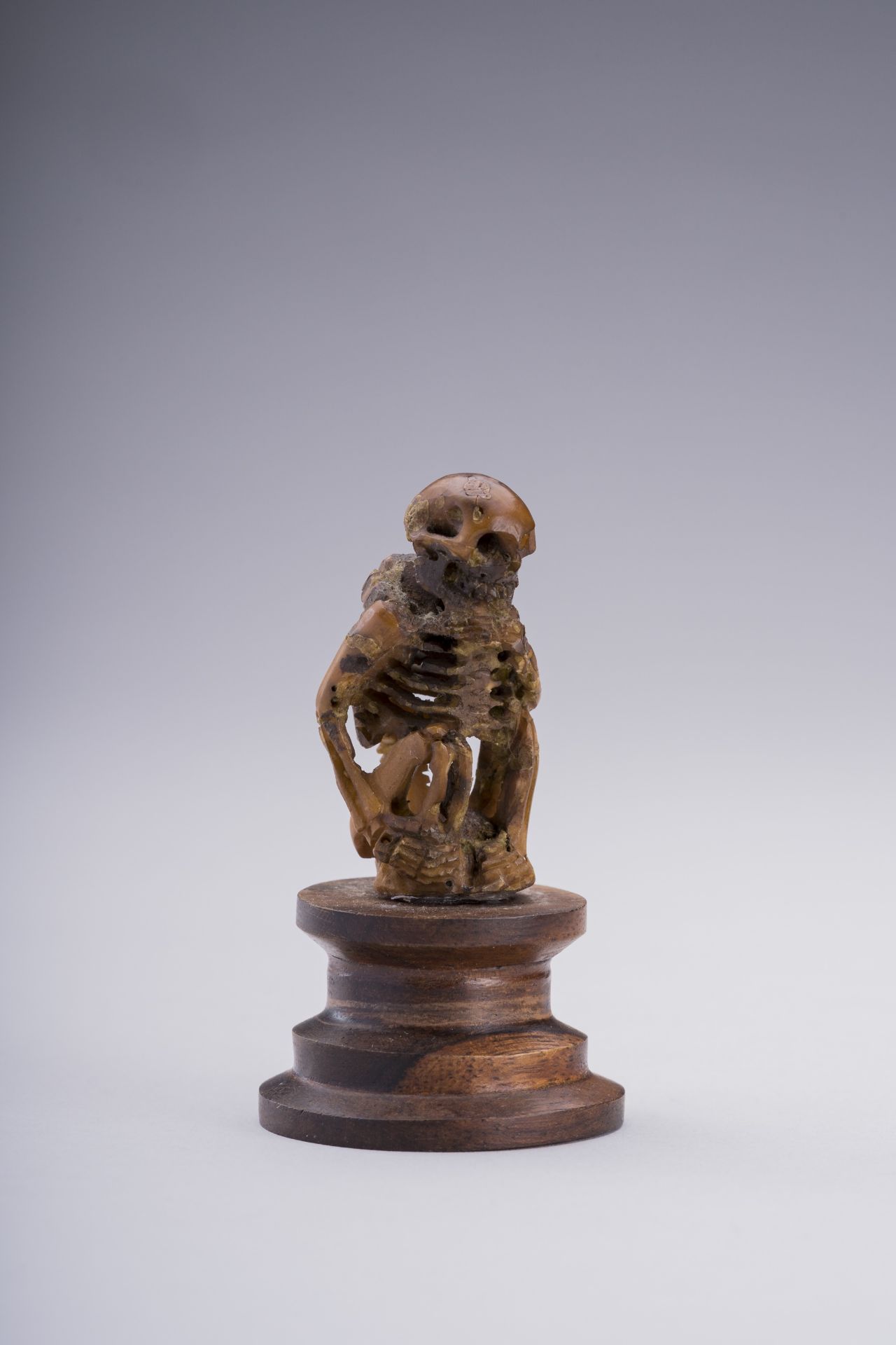 A SMALL BONE CARVING OF A SKELETON, MEIJI - Image 4 of 7