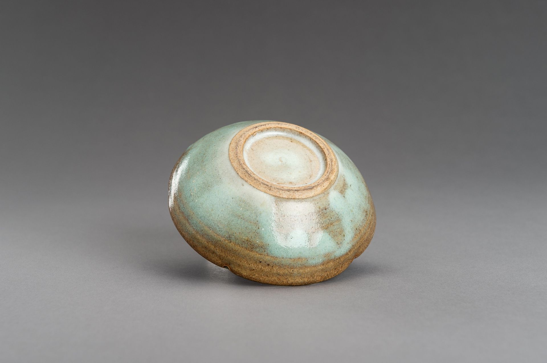 A LOBED TURQUOISE AND BROWN GLAZED CERAMIC BOWL - Image 10 of 12