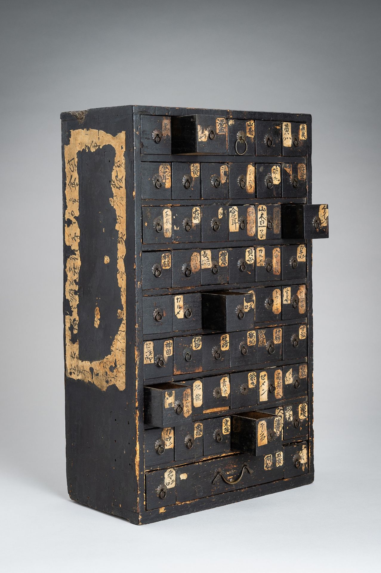 A WOODEN APOTHECARY CABINET WITH 51 DRAWERS, EDO - Image 11 of 20