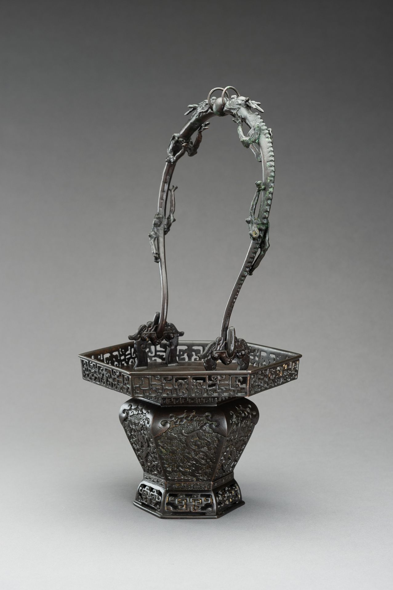 A BRONZE IKEBANA BASKET - Bild 3 aus 13