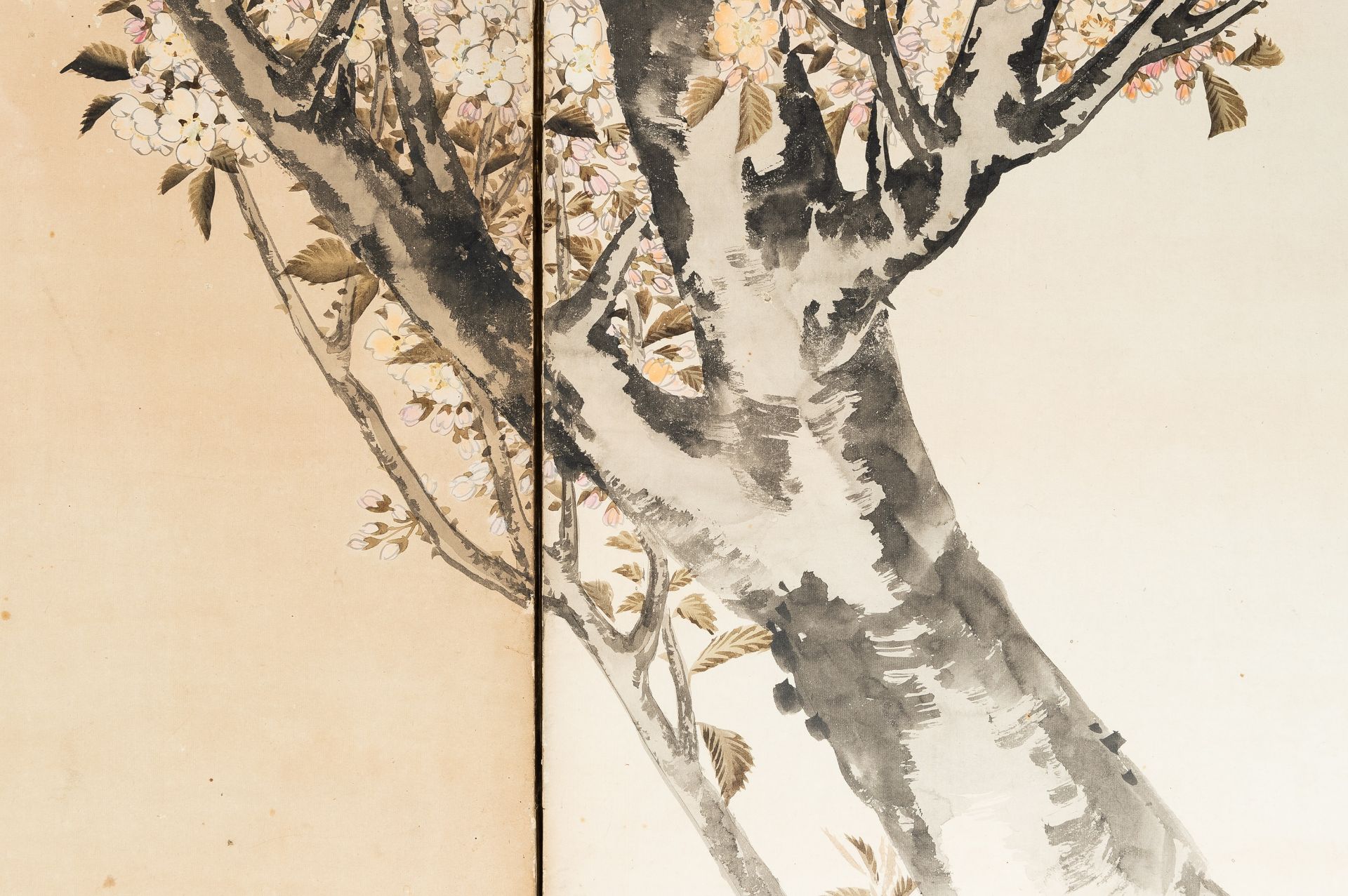 A SIX-PANEL FOLDING SCREEN WITH PRUNUS TREE - Bild 6 aus 11