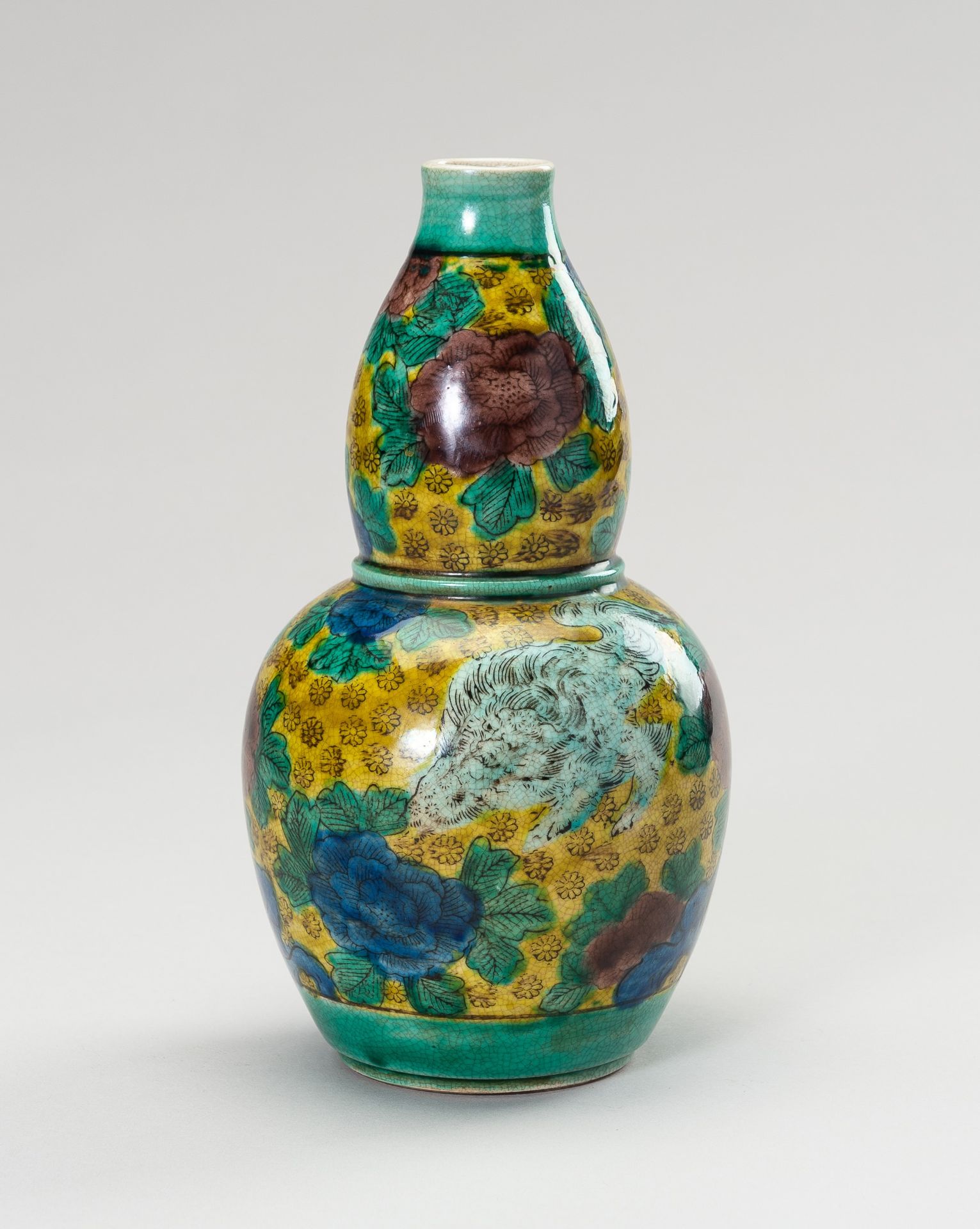 A YOSHIDAYA KUTANI PORCELAIN DOUBLE-GOURD VASE